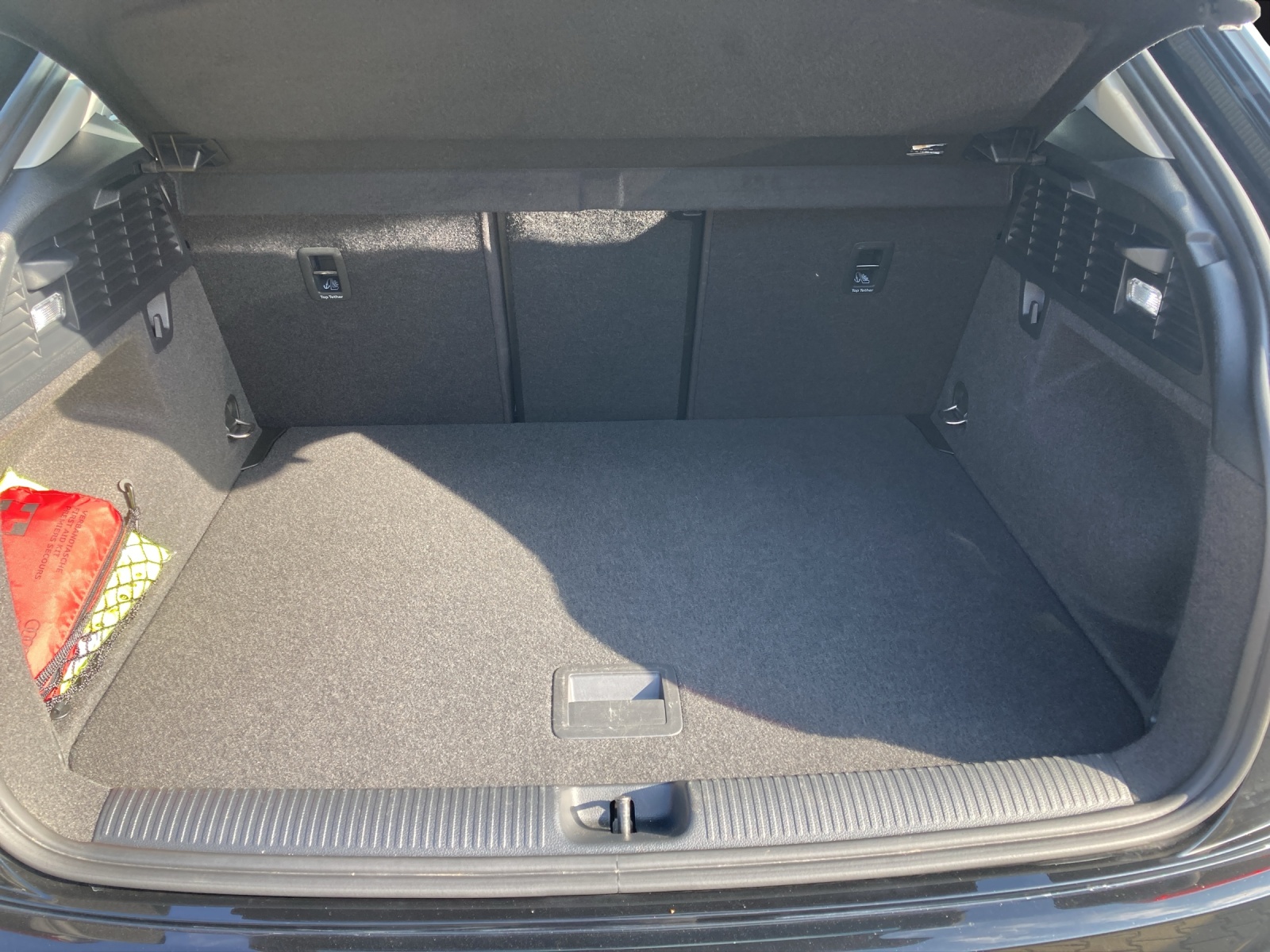 Fahrzeugabbildung Audi Q2 35 TFSI S-line S-tronic LED Navi AVC ACC RFK SH