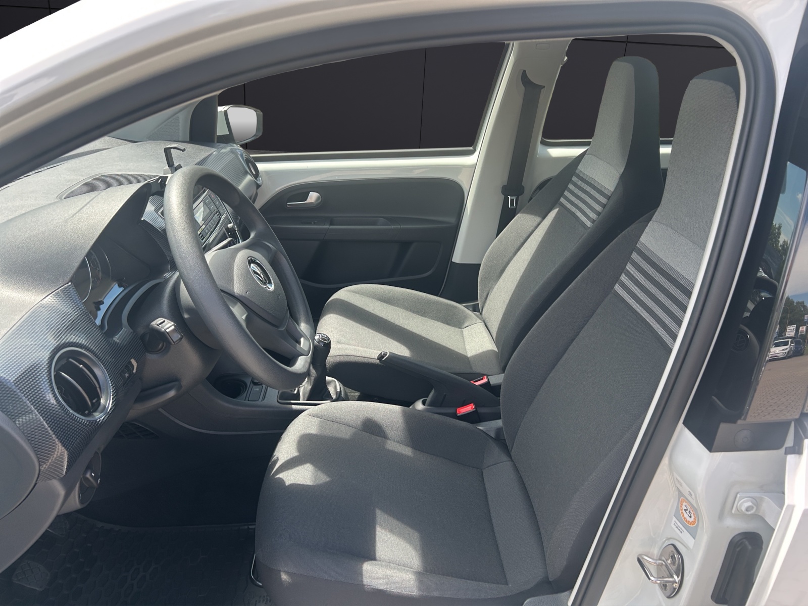 Fahrzeugabbildung Volkswagen up! SHZ RFK PDC GRA