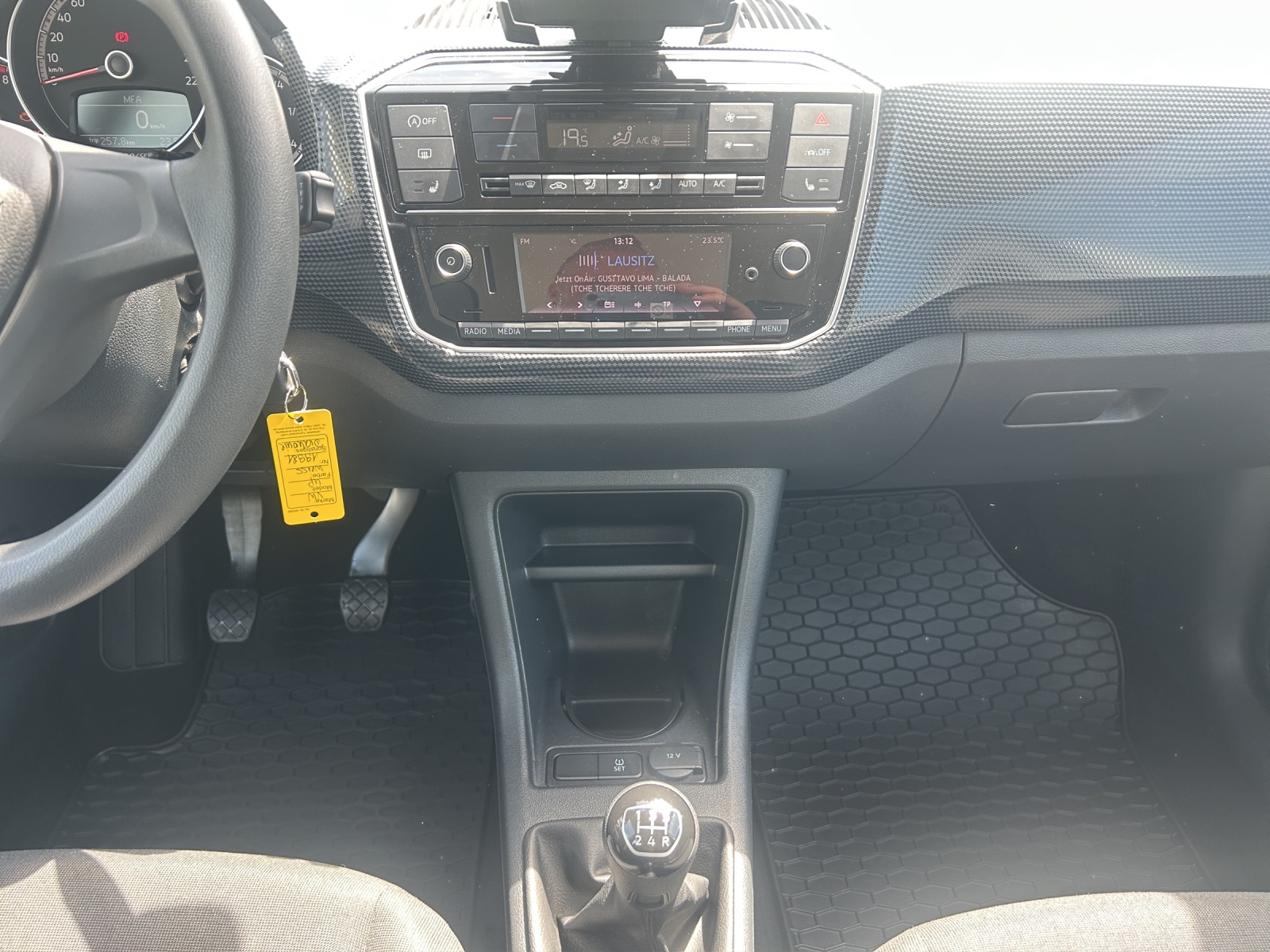 Fahrzeugabbildung Volkswagen up! SHZ RFK PDC GRA