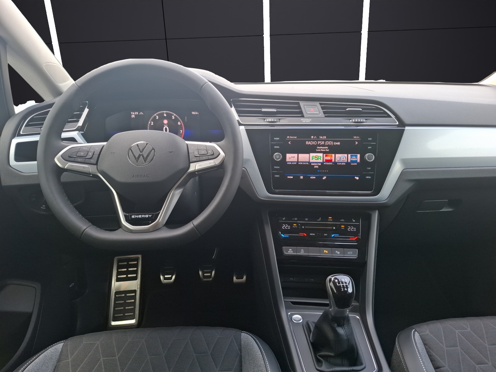 Fahrzeugabbildung Volkswagen Touran TSI Comfortline KESSY NAVI AHZV