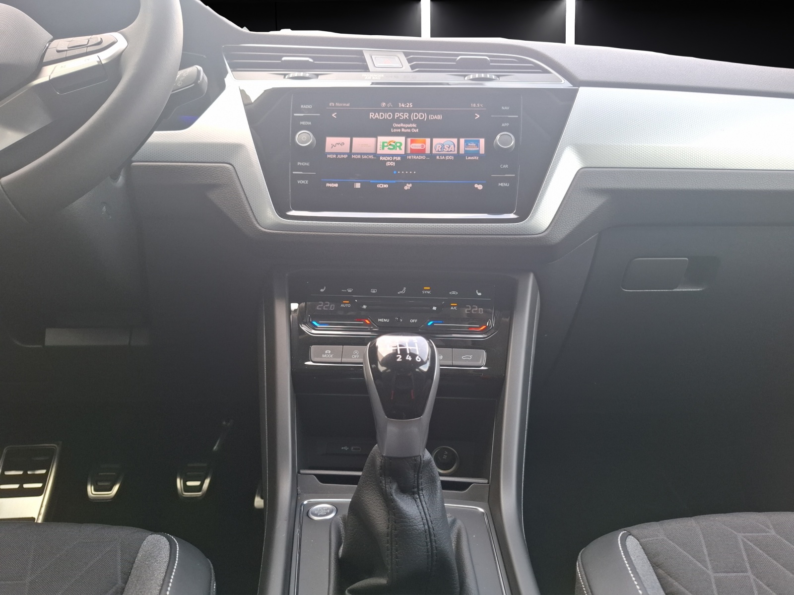 Fahrzeugabbildung Volkswagen Touran TSI Comfortline KESSY NAVI AHZV