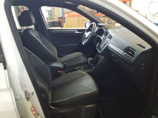 Fahrzeugabbildung Volkswagen Tiguan Allspace TSI R-Line DSG 4M Matrix 7-Si AHK Navi Pano AID ACC RFK SH 19