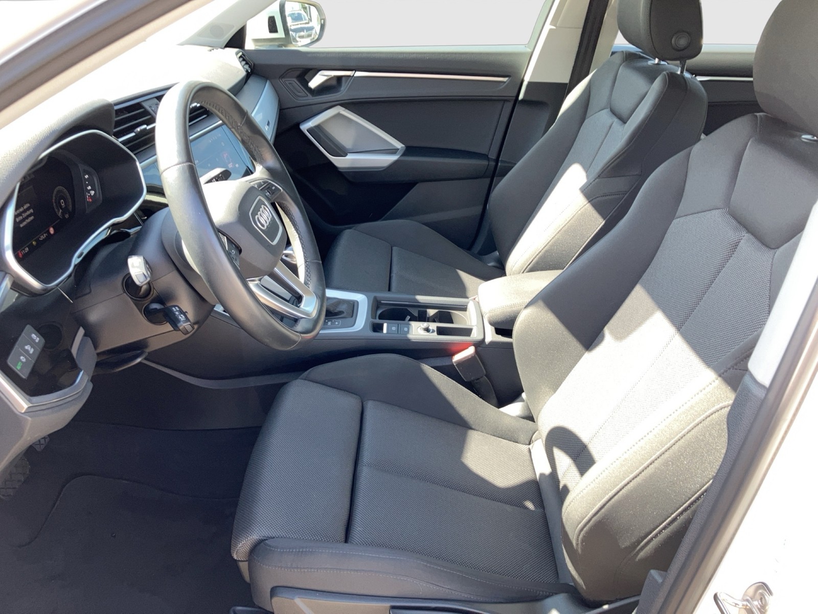 Fahrzeugabbildung Audi Q3 45 TFSIe S tronic LED Navi ACC AVC RFK SH