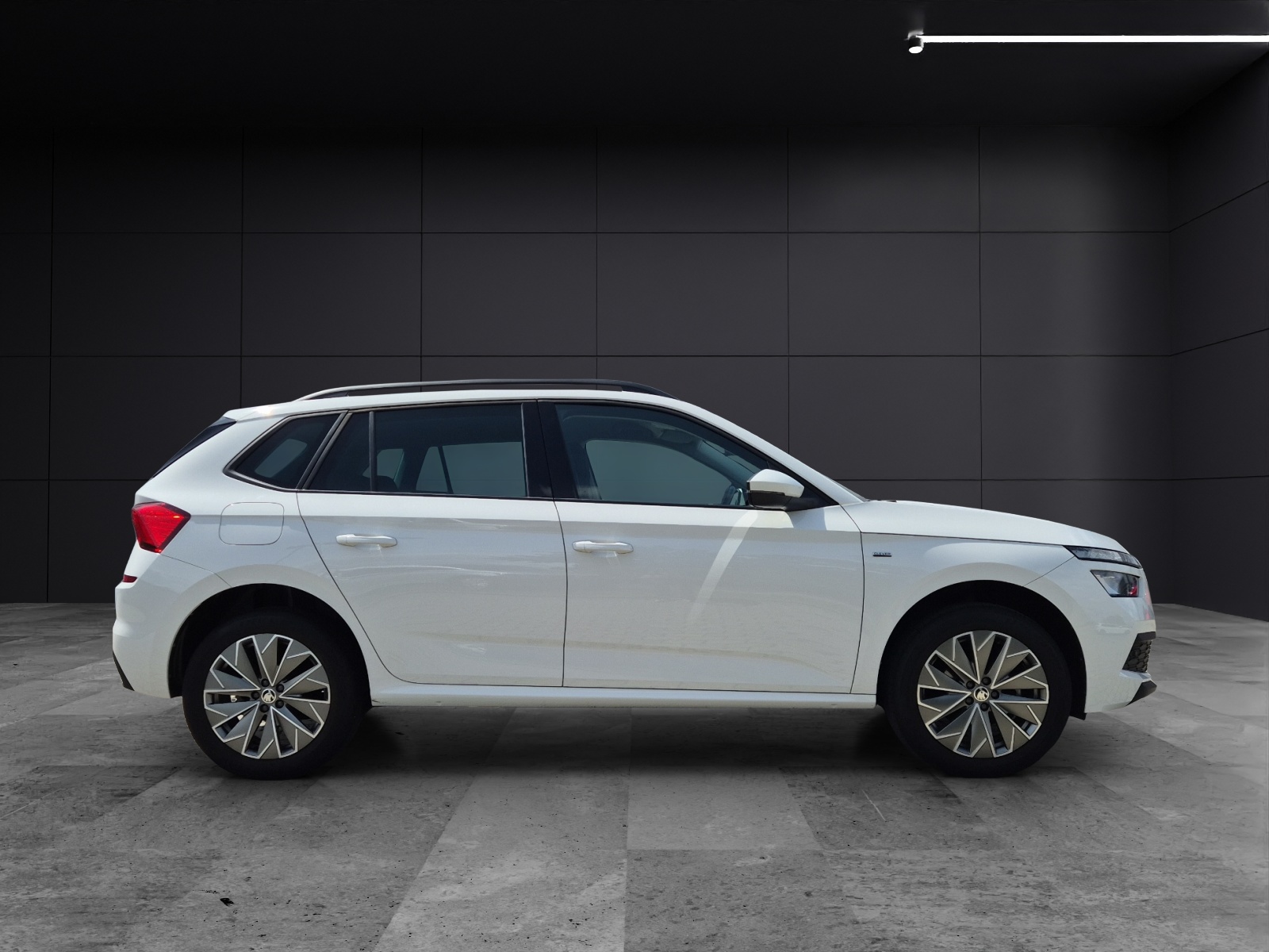 Fahrzeugabbildung SKODA Kamiq TSI Clever LED Navi AID GRA PDC SH LM