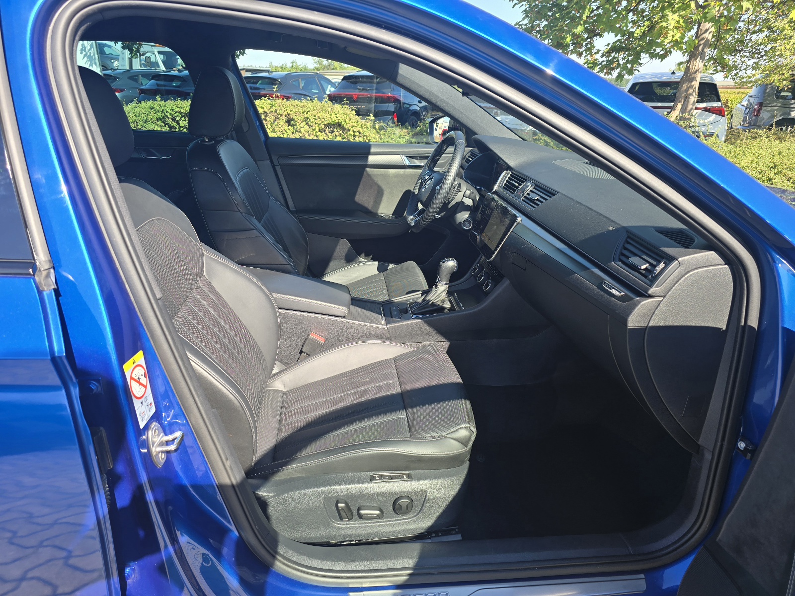 Fahrzeugabbildung SKODA Superb Combi Sportline 4x4 Matrix Navi ACC DCC 4xSHZ VC
