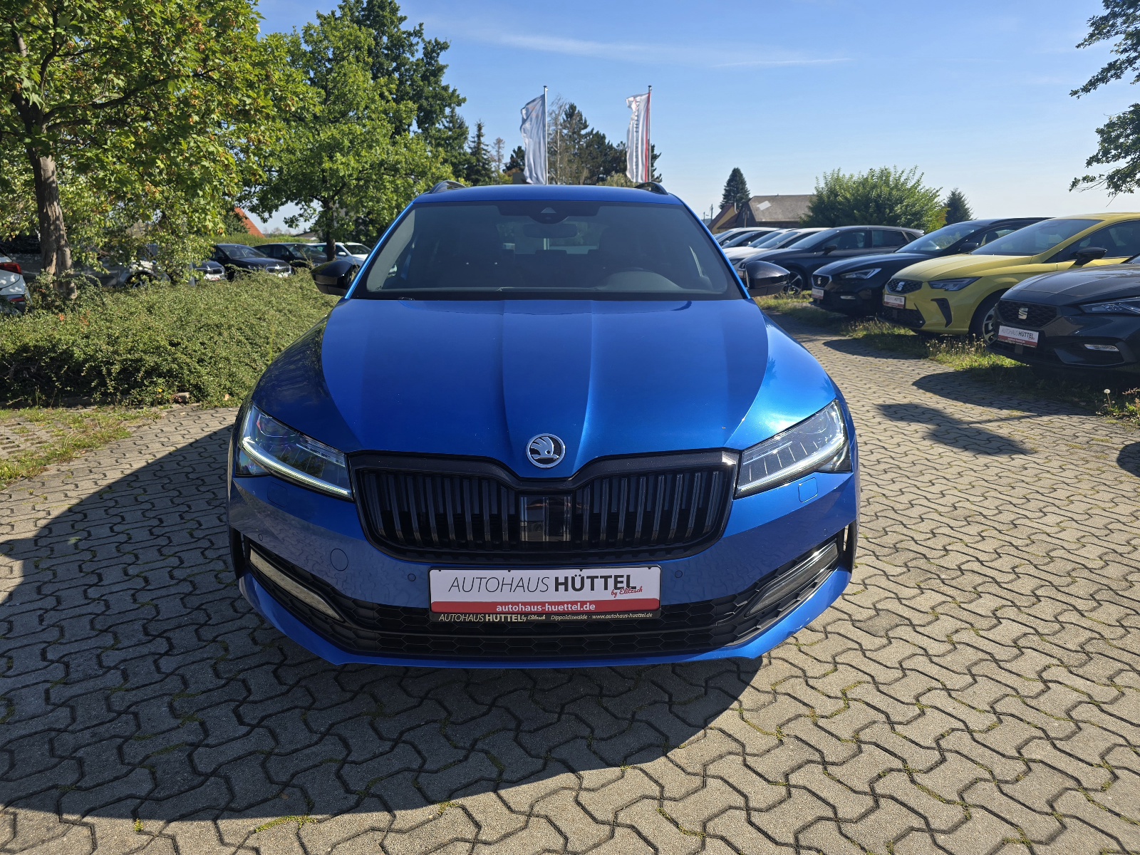 Fahrzeugabbildung SKODA Superb Combi Sportline 4x4 Matrix Navi ACC DCC 4xSHZ VC