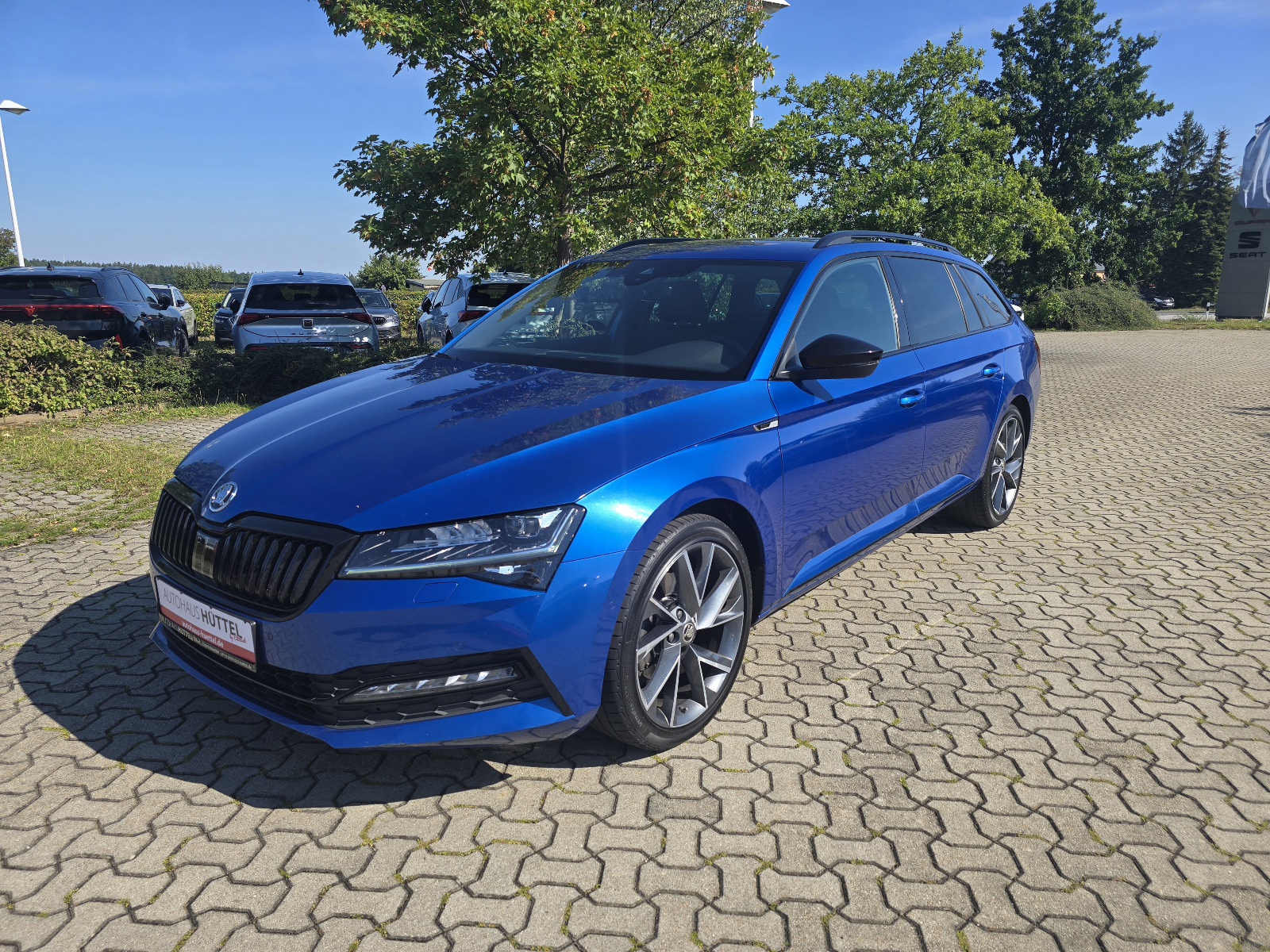 Fahrzeugabbildung SKODA Superb Combi Sportline 4x4 Matrix Navi ACC DCC 4xSHZ VC