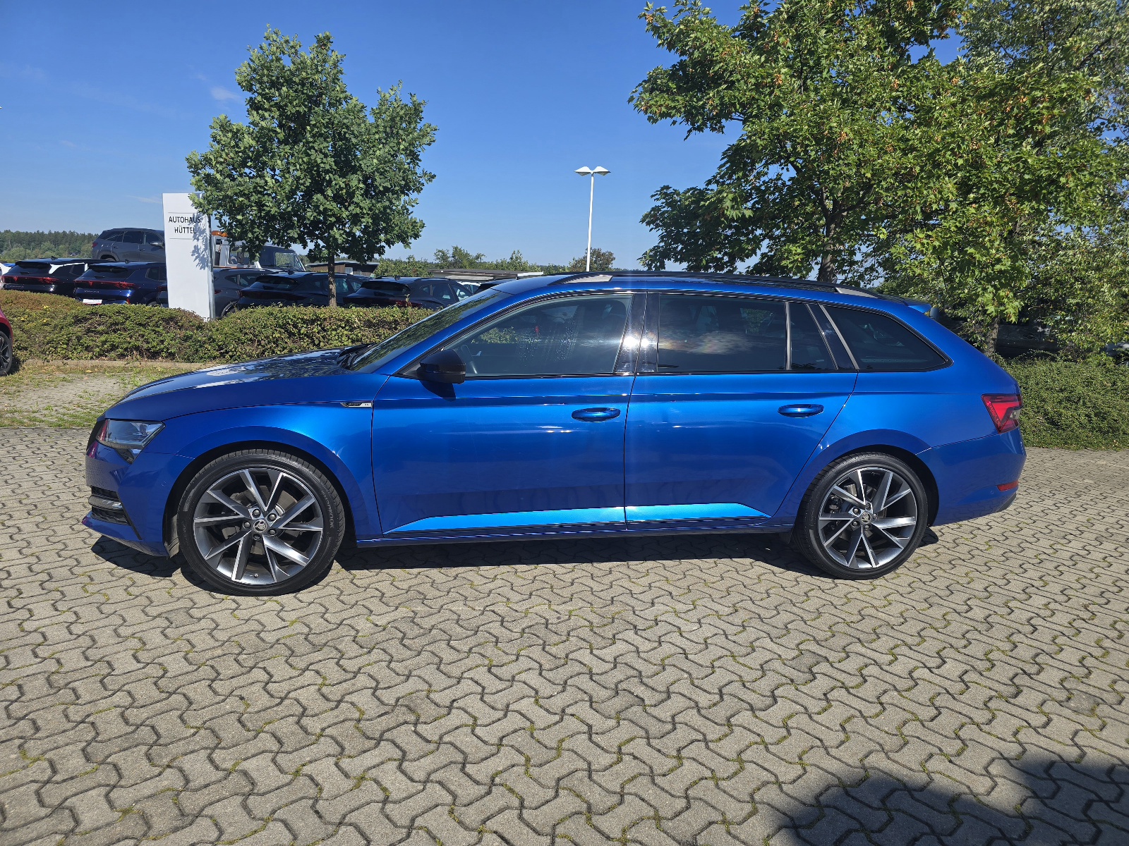 Fahrzeugabbildung SKODA Superb Combi Sportline 4x4 Matrix Navi ACC DCC 4xSHZ VC