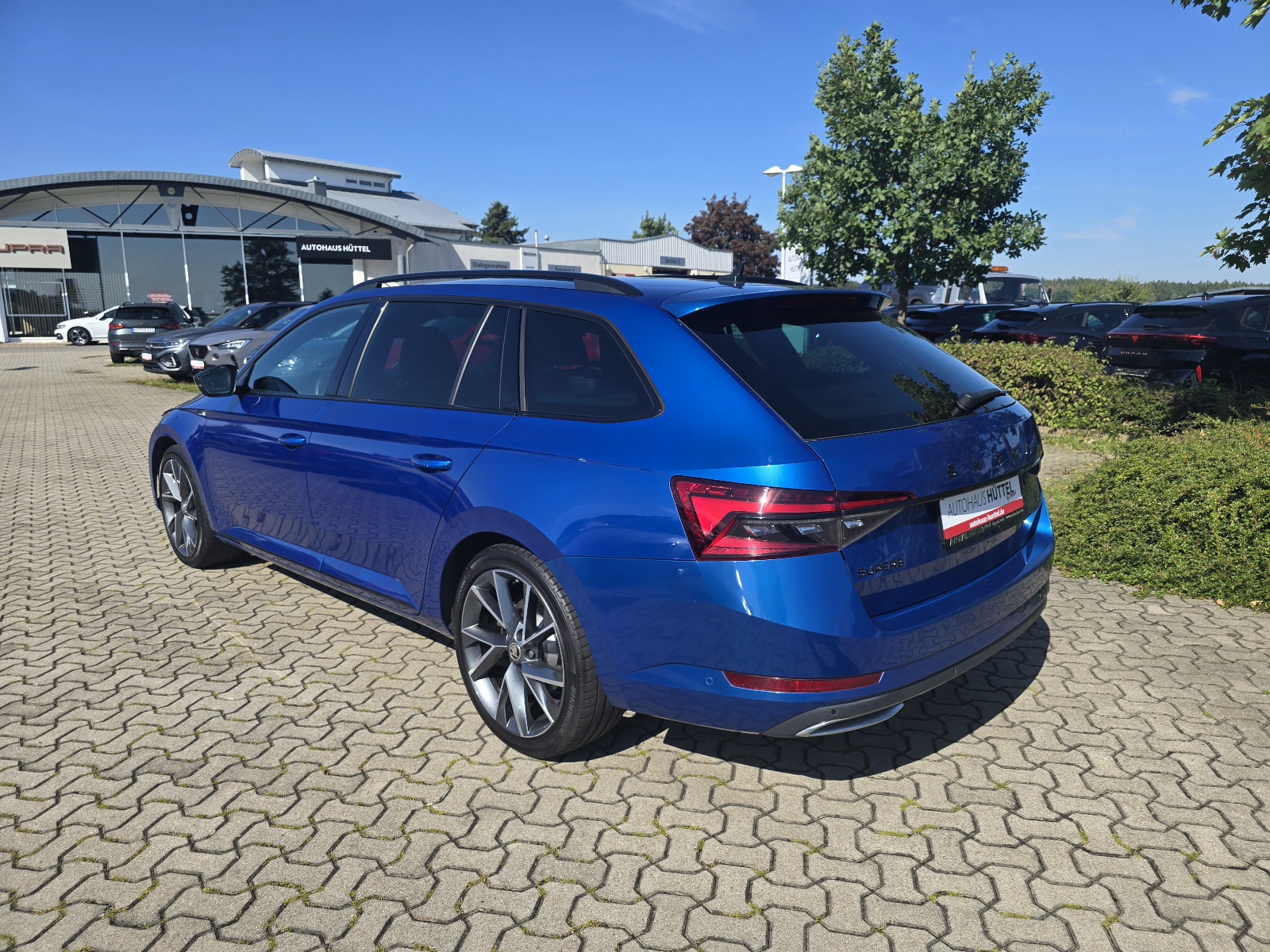 Fahrzeugabbildung SKODA Superb Combi Sportline 4x4 Matrix Navi ACC DCC 4xSHZ VC