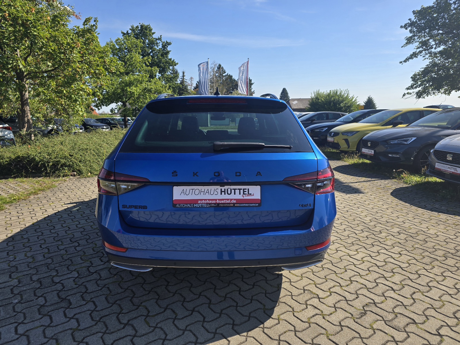 Fahrzeugabbildung SKODA Superb Combi Sportline 4x4 Matrix Navi ACC DCC 4xSHZ VC