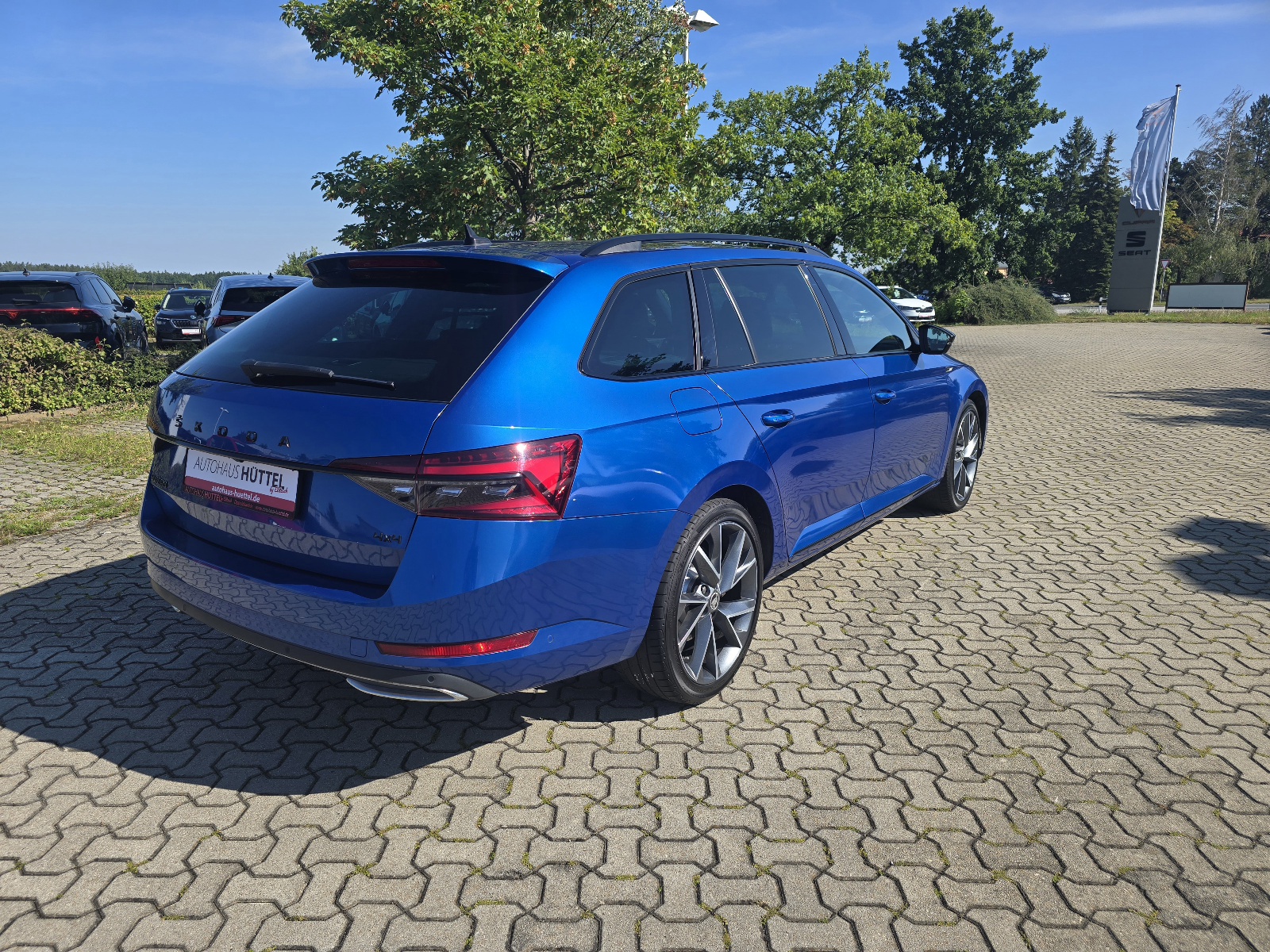 Fahrzeugabbildung SKODA Superb Combi Sportline 4x4 Matrix Navi ACC DCC 4xSHZ VC