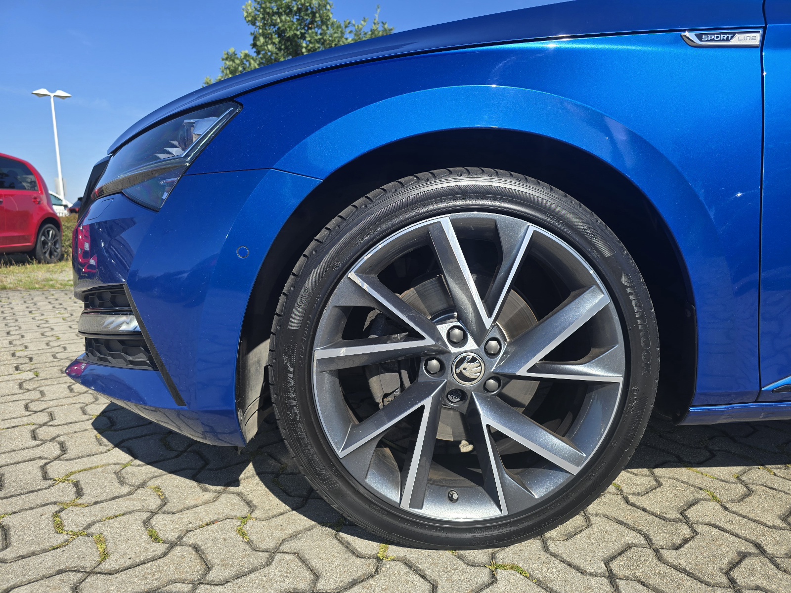 Fahrzeugabbildung SKODA Superb Combi Sportline 4x4 Matrix Navi ACC DCC 4xSHZ VC