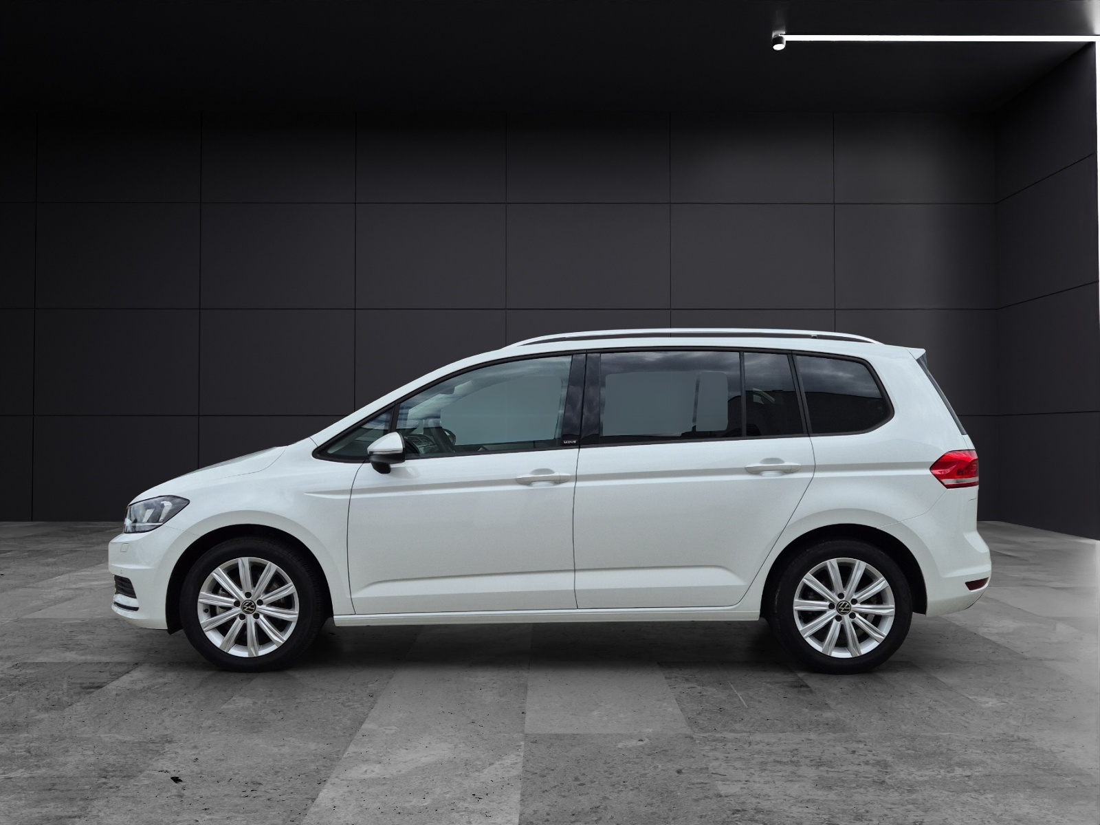 Fahrzeugabbildung Volkswagen Touran TSI Move 7-Si AHK Navi AID ACC PDC SH LM