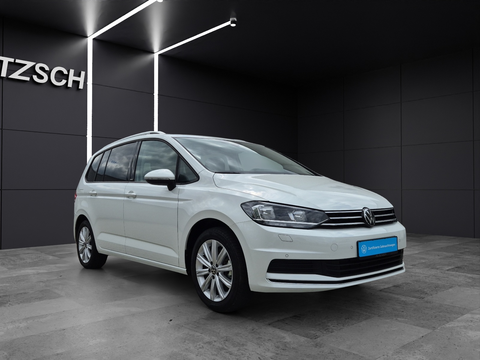 Fahrzeugabbildung Volkswagen Touran TSI Move 7-Si AHK Navi AID ACC PDC SH LM