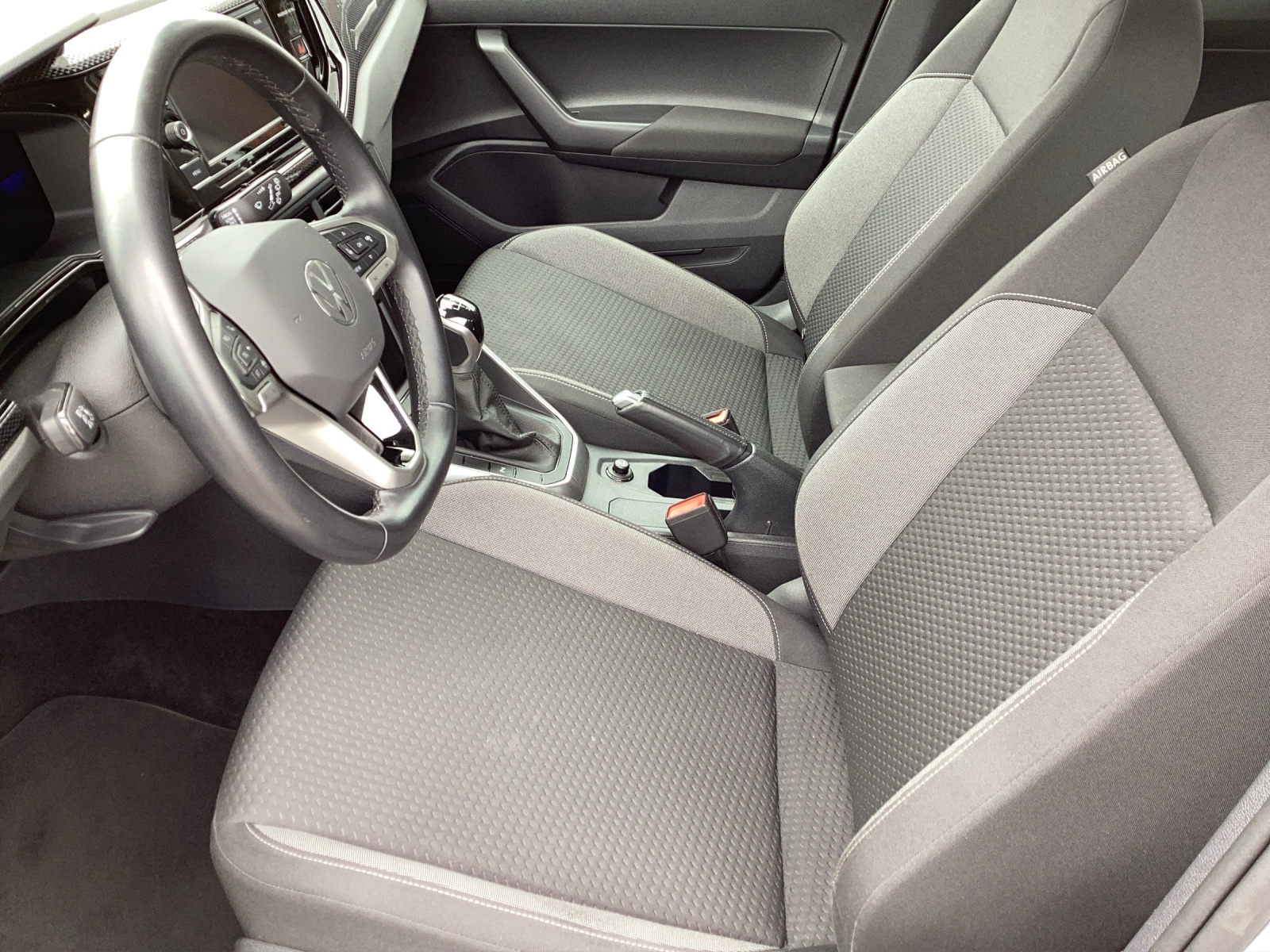 Fahrzeugabbildung Volkswagen Polo Life LED CarPlay Klima AID PDC SH LM