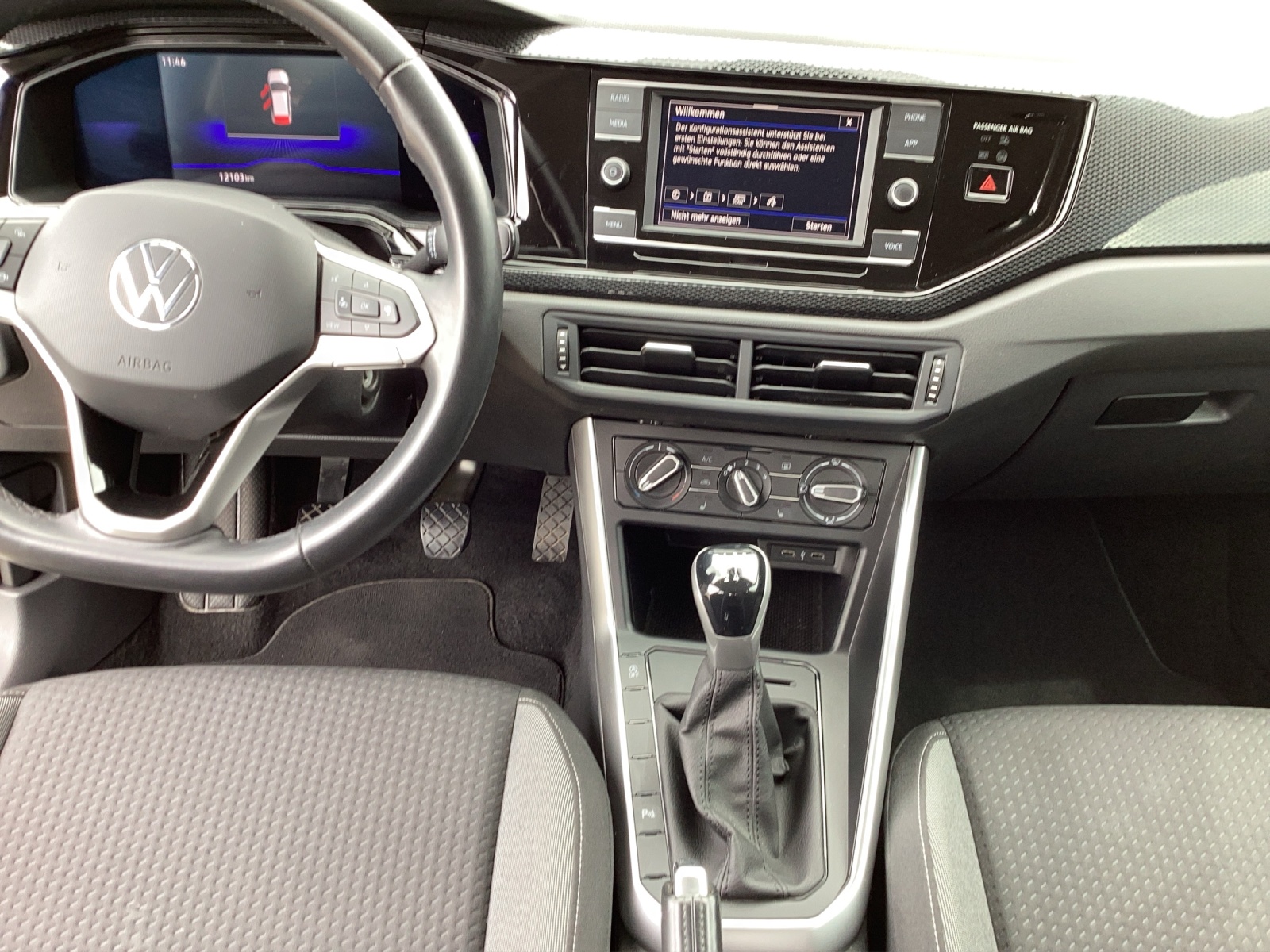 Fahrzeugabbildung Volkswagen Polo Life LED CarPlay Klima AID PDC SH LM