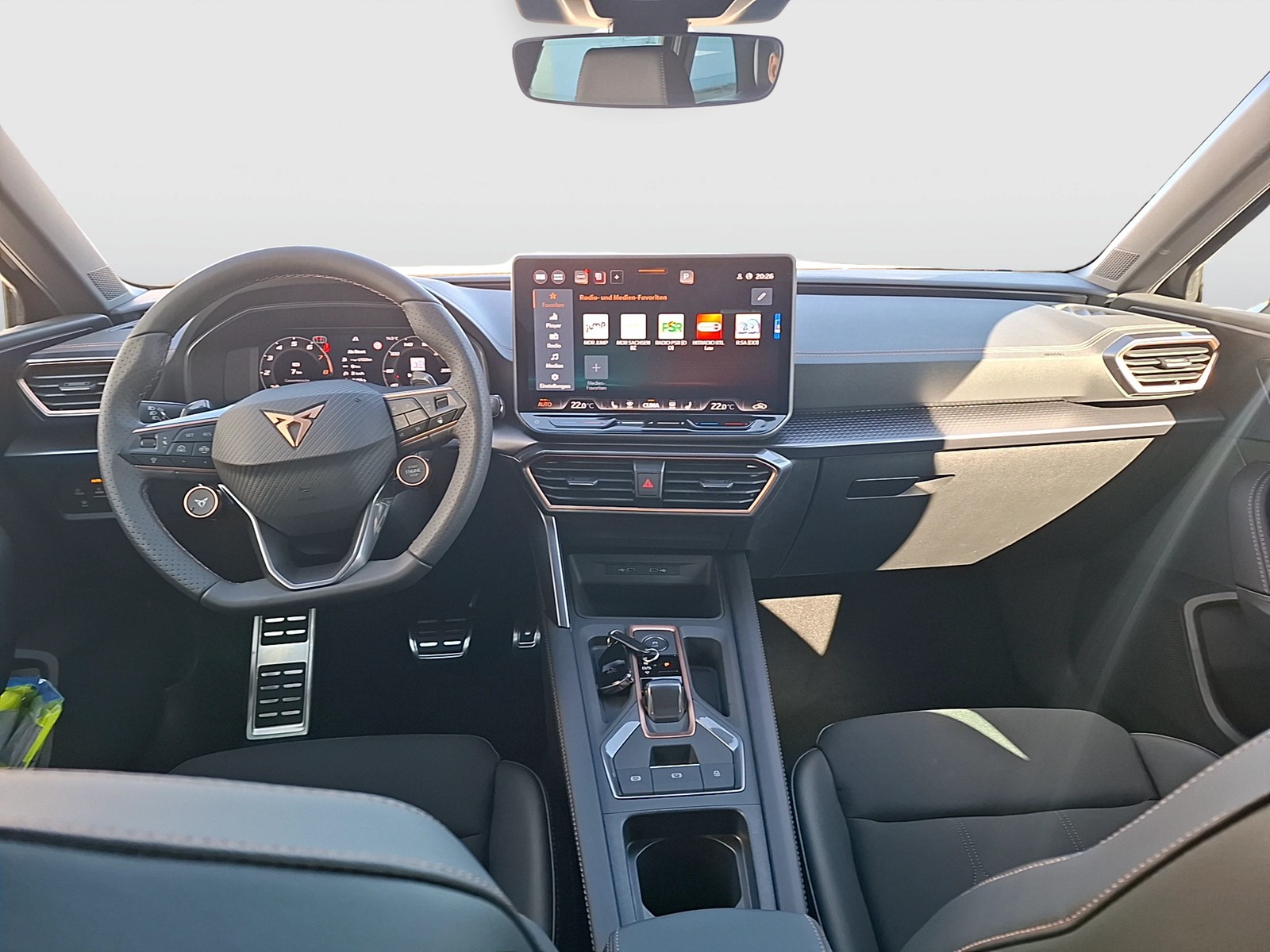 Fahrzeugabbildung CUPRA Leon ST eTSI DSG LED CarPlay ACC RFK SH 18