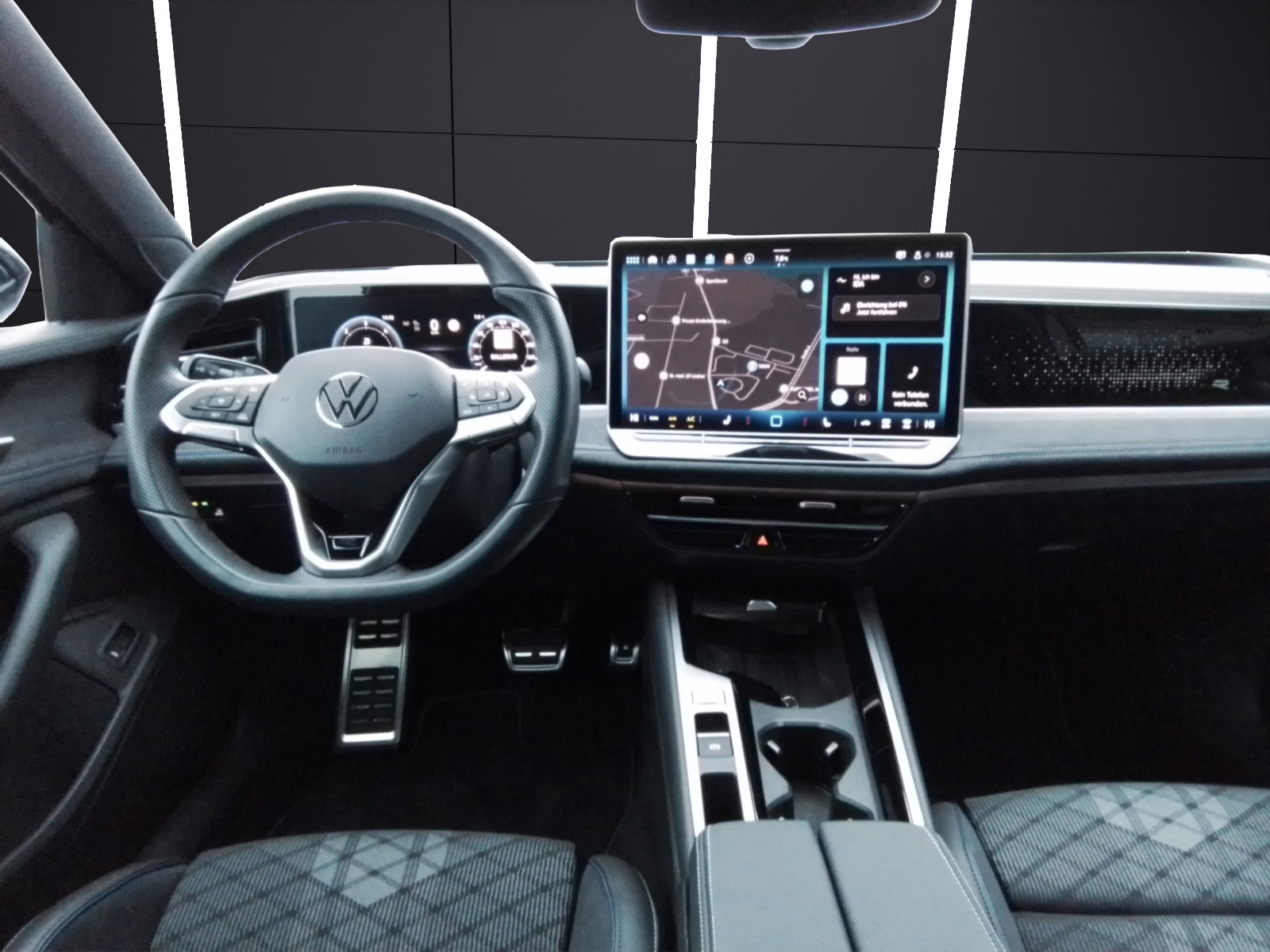 Fahrzeugabbildung Volkswagen Passat TDI DSG R-Line MATRIX ACC AHK 18