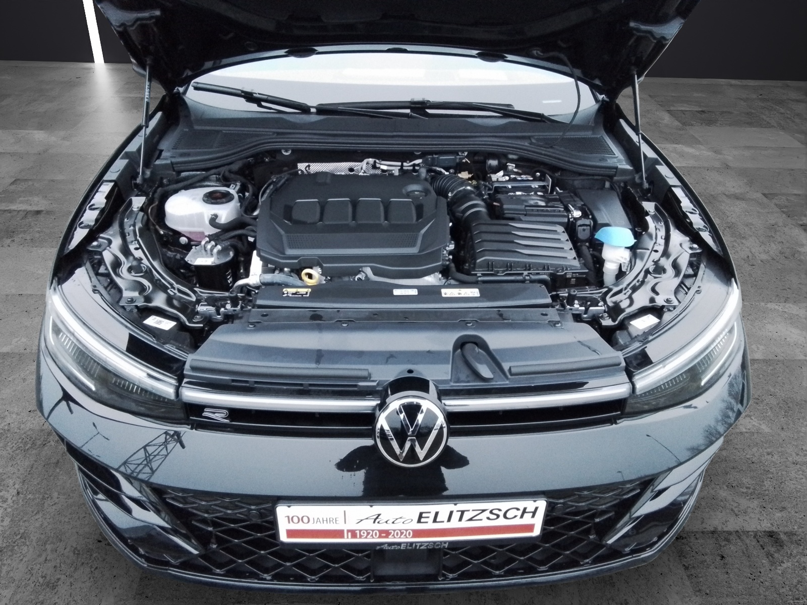 Fahrzeugabbildung Volkswagen Passat TDI DSG R-Line MATRIX ACC AHK 18