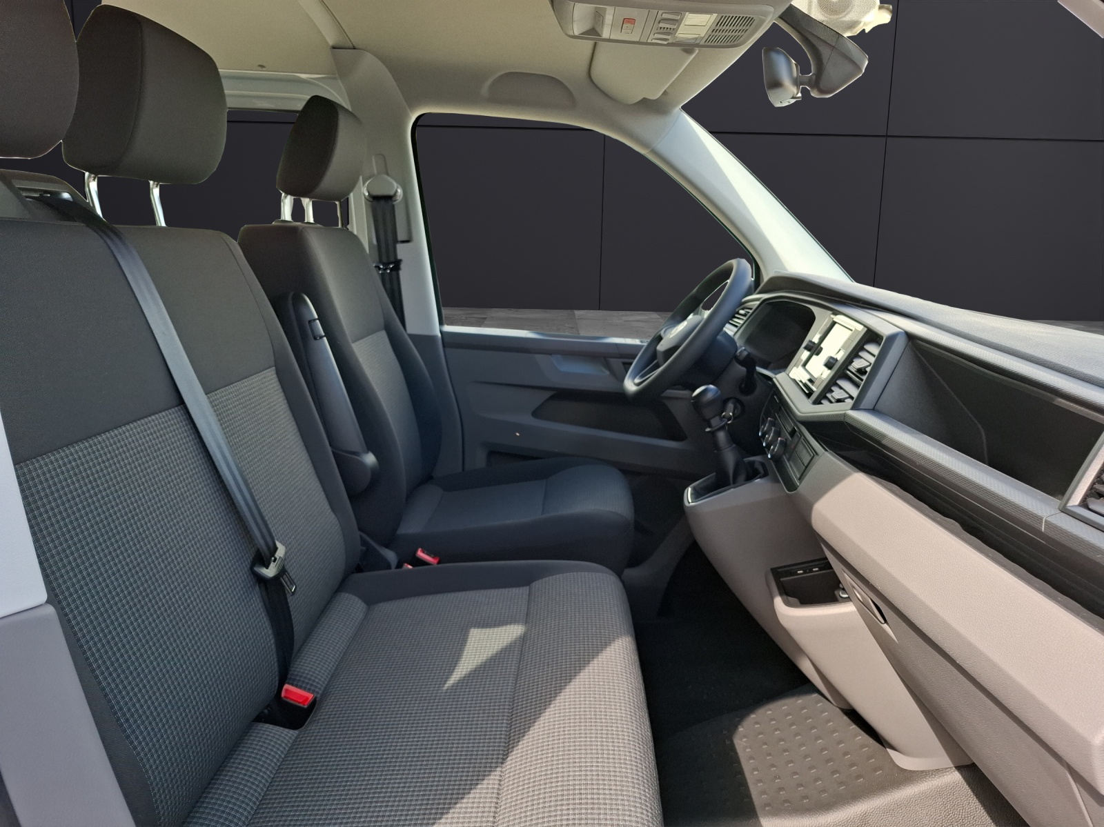 Fahrzeugabbildung Volkswagen T6 Kombi T6.1 TDI 9 Sitzer LR Klima, PDC, AHK Vorb.