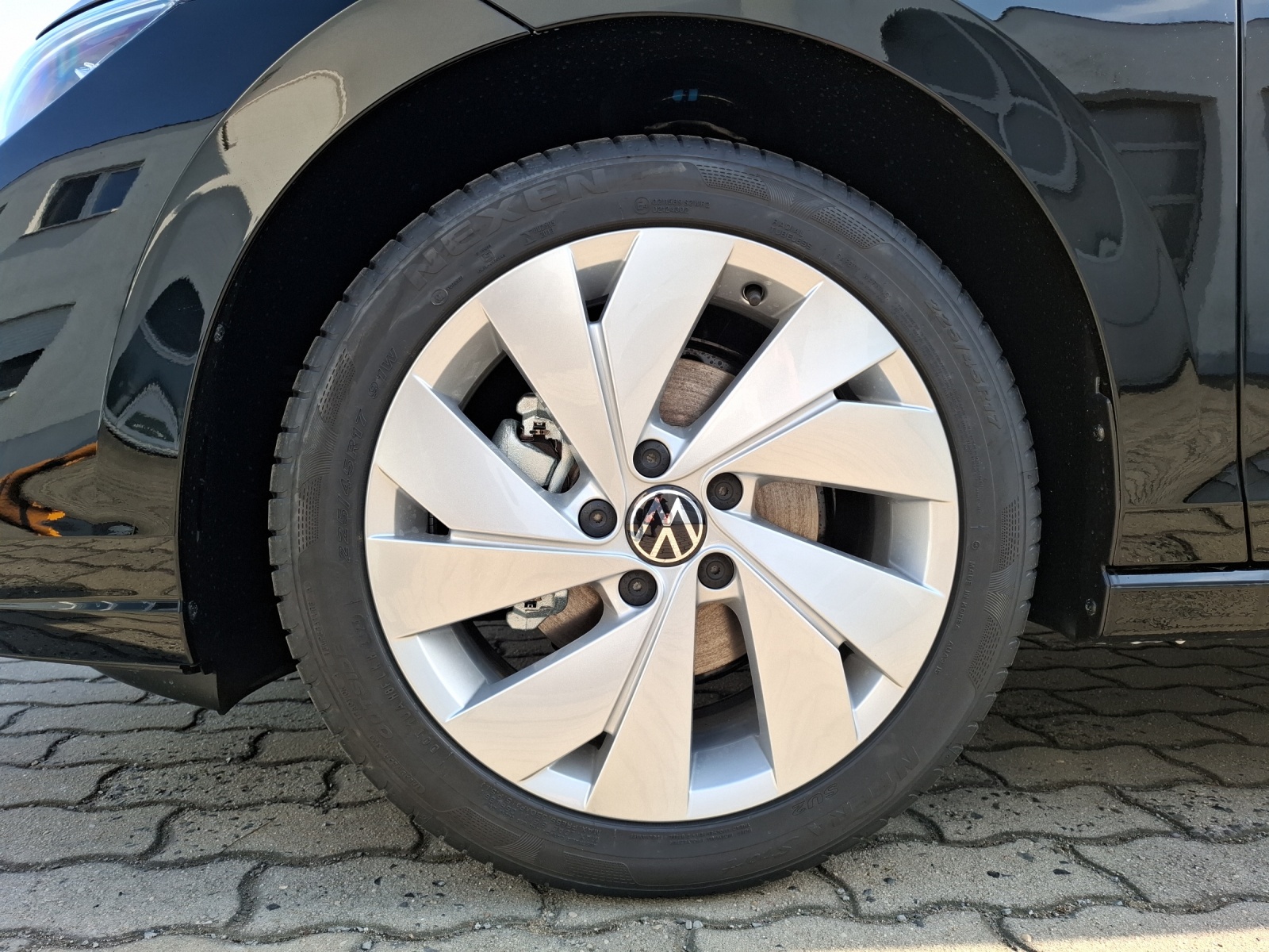 Fahrzeugabbildung Volkswagen Golf VIII 1.5l TSI Style LED-Plus HuD