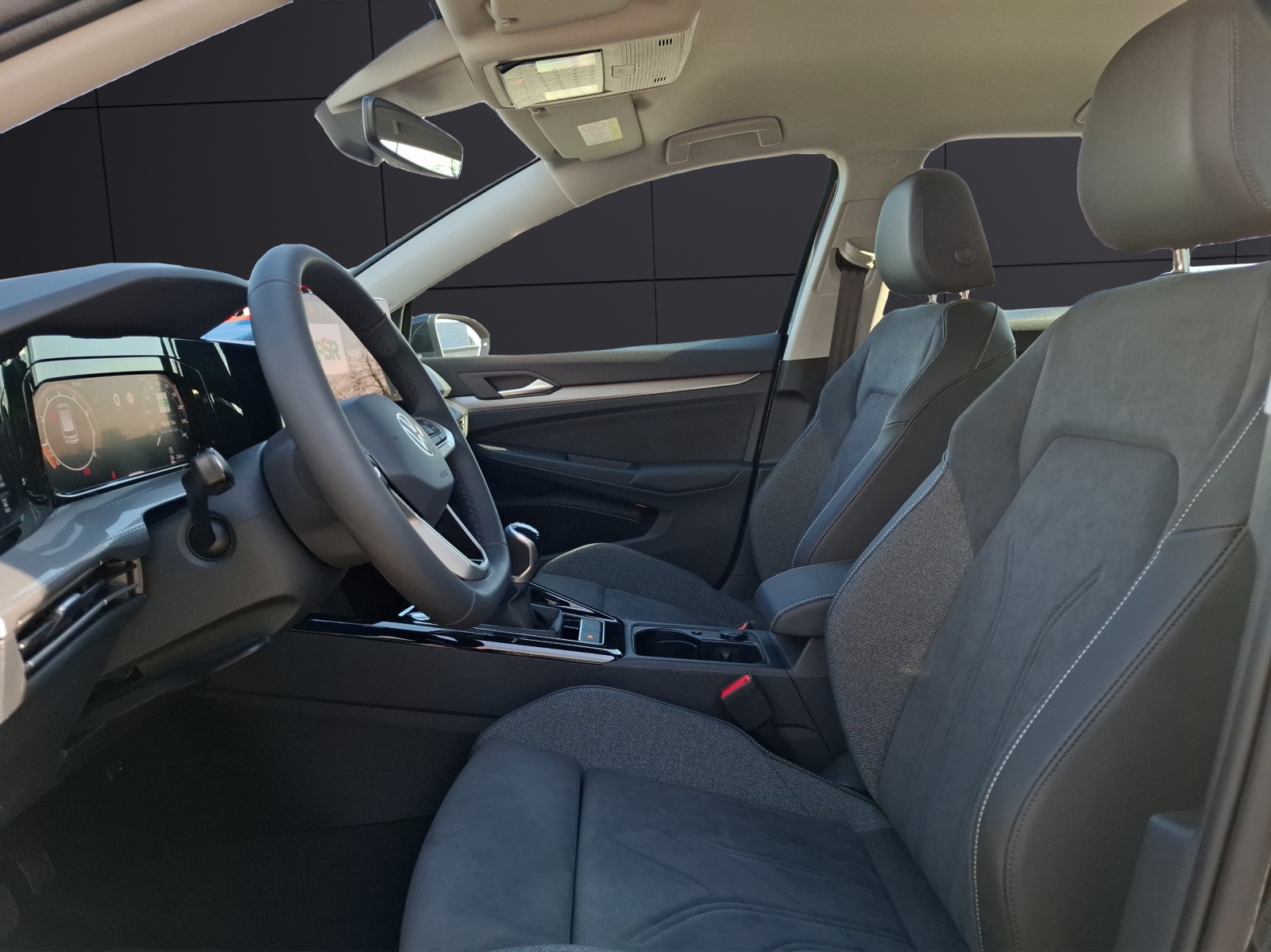 Fahrzeugabbildung Volkswagen Golf VIII 1.5l TSI Style LED-Plus HuD