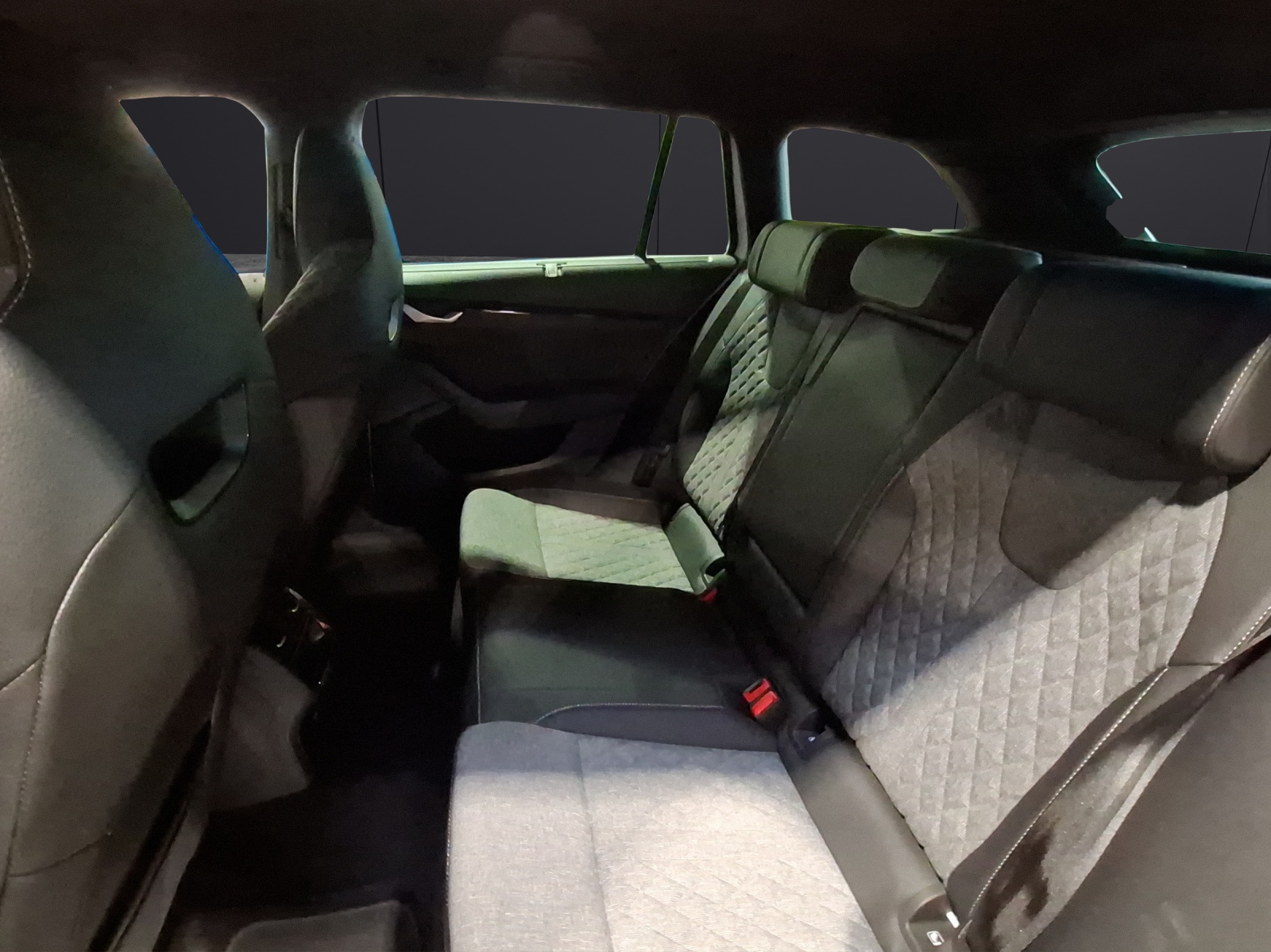 Fahrzeugabbildung SKODA Octavia Combi TDI Sportline DSG Matrix Navi HUD VC ACC 360° SH 18
