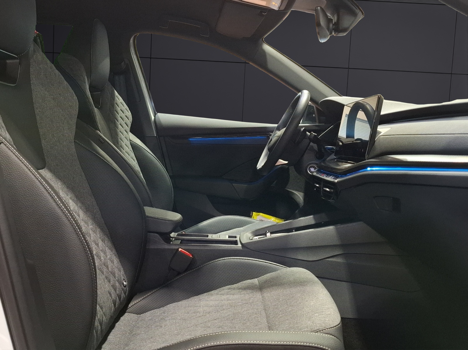 Fahrzeugabbildung SKODA Octavia Combi TDI Sportline DSG Matrix Navi HUD VC ACC 360° SH 18