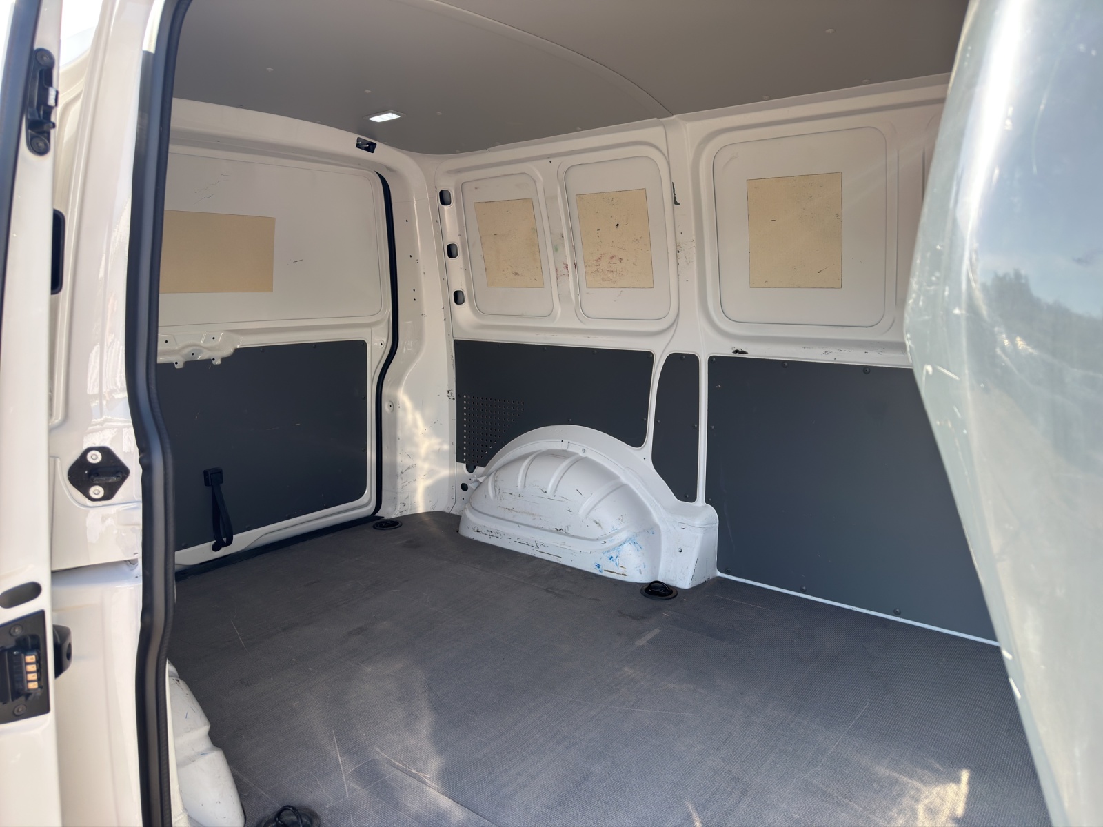 Fahrzeugabbildung Volkswagen T6 Transporter T6.1 TDI Kasten STH PDC DAB+ Klima