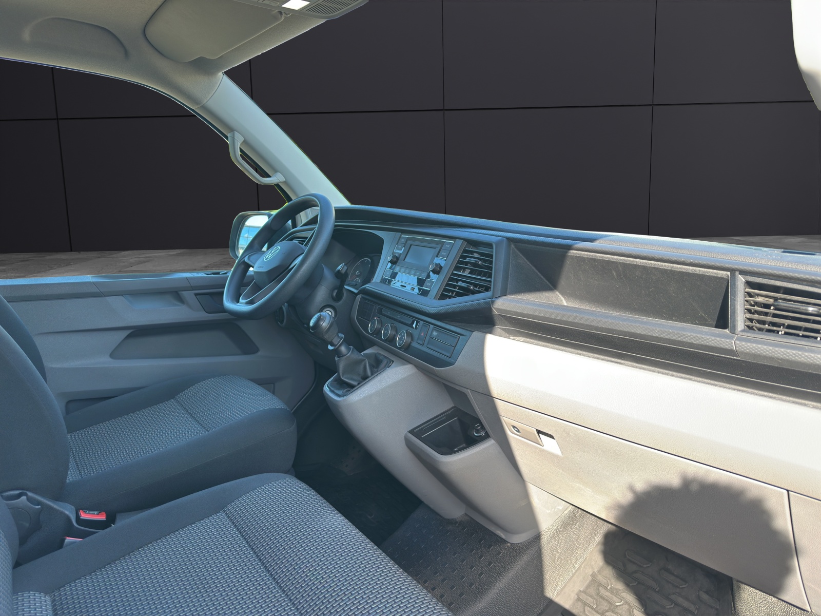 Fahrzeugabbildung Volkswagen T6 Transporter T6.1 TDI Kasten STH PDC DAB+ Klima