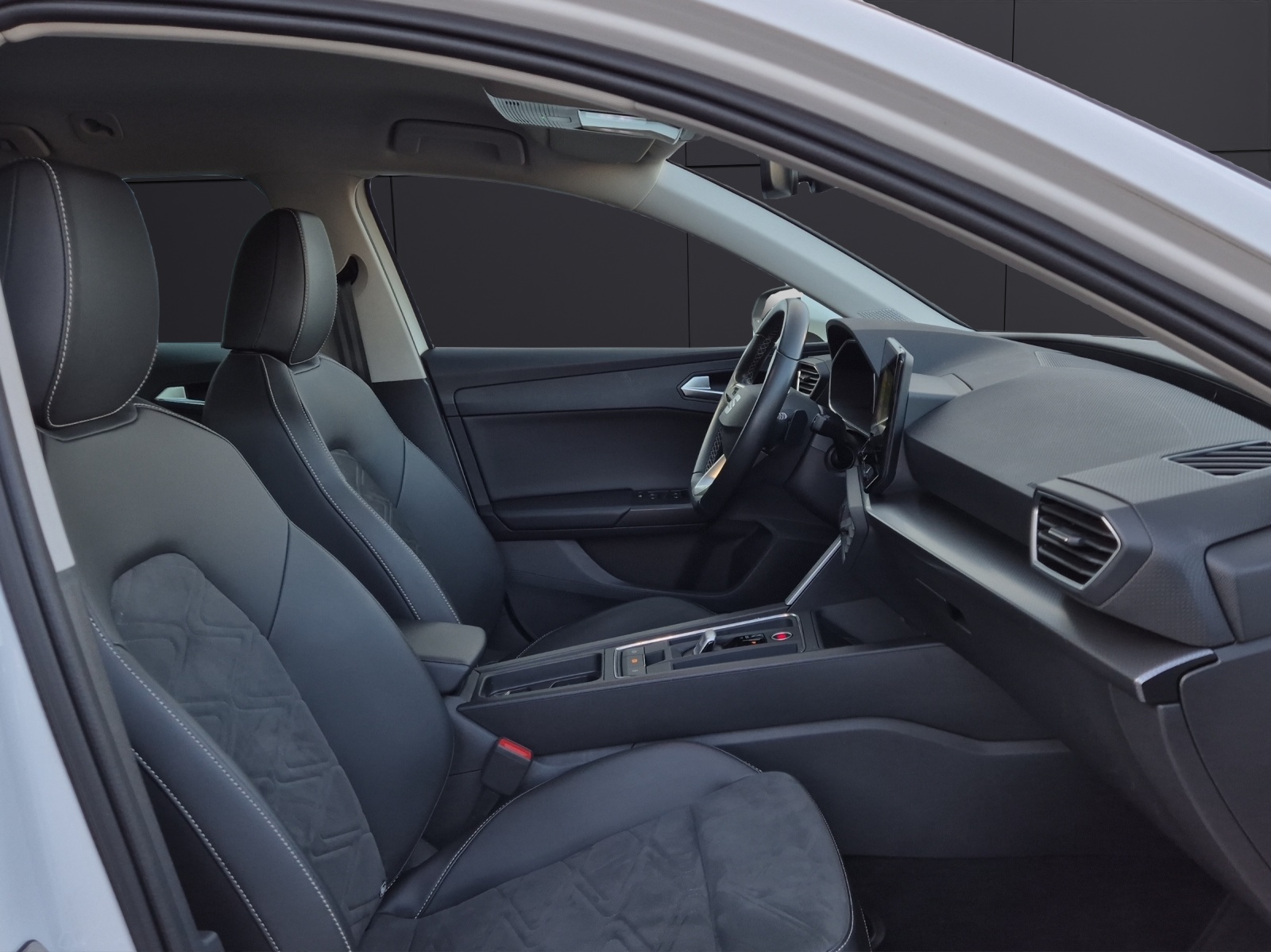 Fahrzeugabbildung SEAT Leon ST TDI Style DSG LED Navi AID ACC RFK beats SH