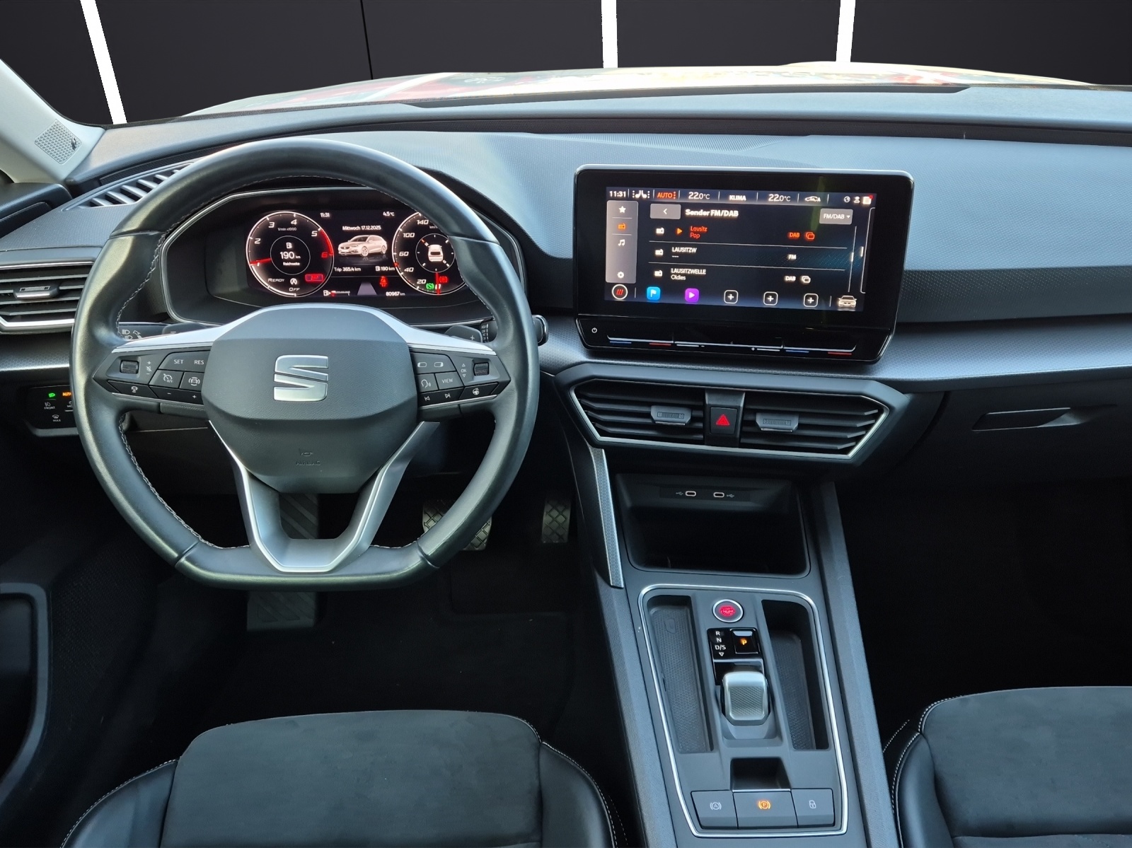 Fahrzeugabbildung SEAT Leon ST TDI Style DSG LED Navi AID ACC RFK beats SH