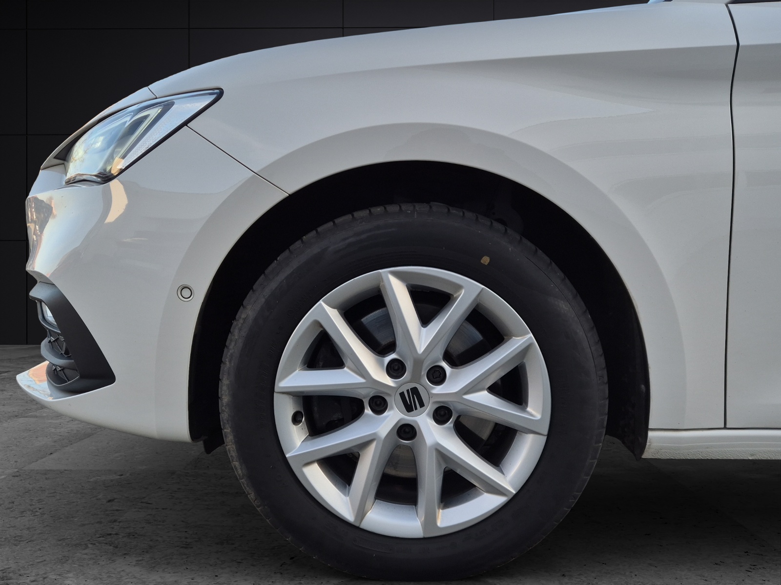 Fahrzeugabbildung SEAT Leon ST TDI Style DSG LED Navi AID ACC RFK beats SH