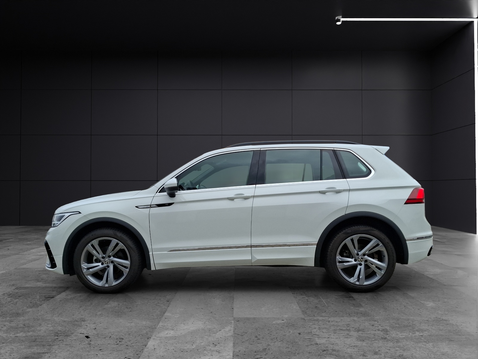 Fahrzeugabbildung Volkswagen Tiguan TSI R-Line DSG LED AID ACC PDC SH 19