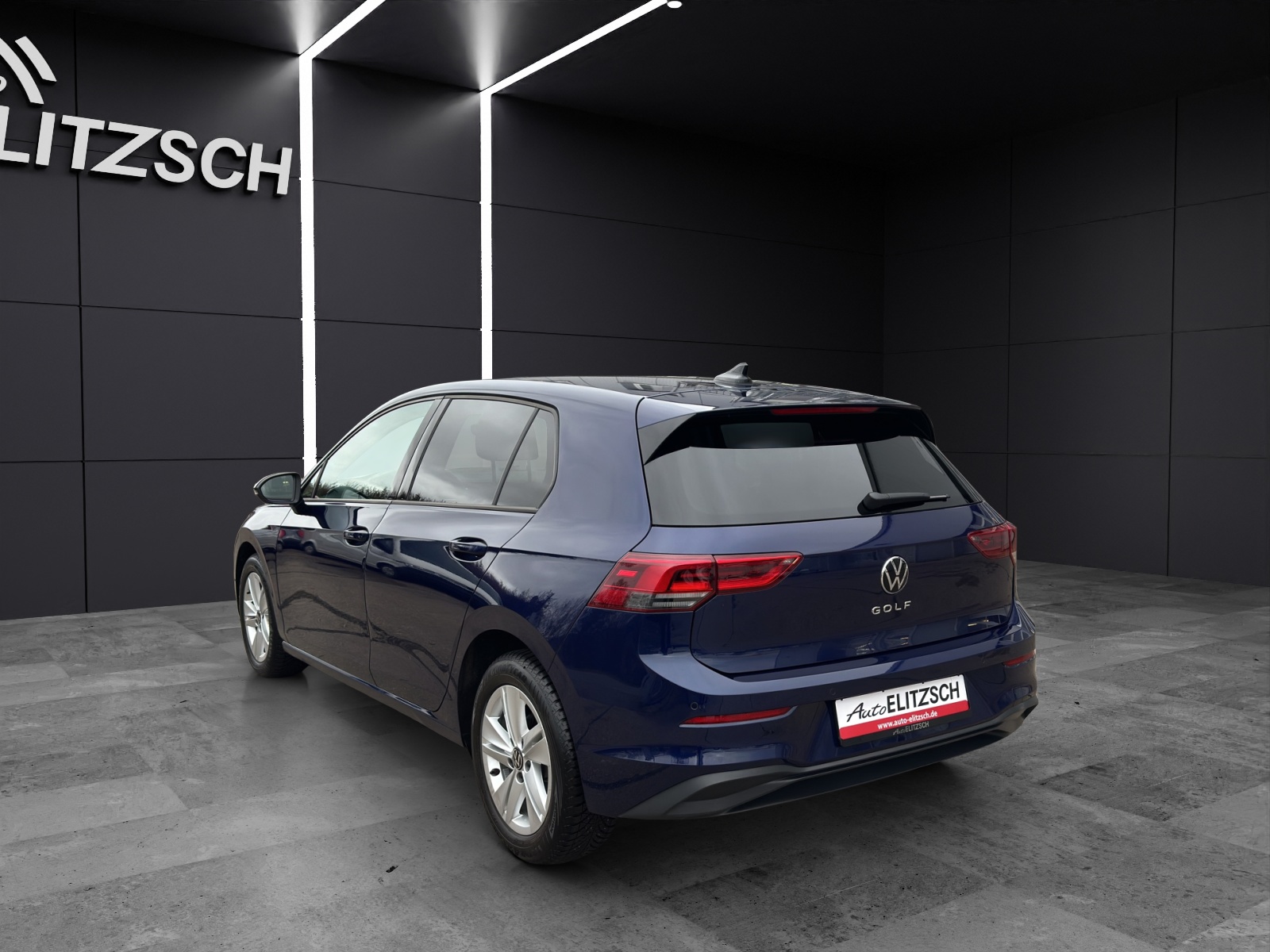 Fahrzeugabbildung Volkswagen Golf VIII TSI LED GRA PDC SHZ AID LM