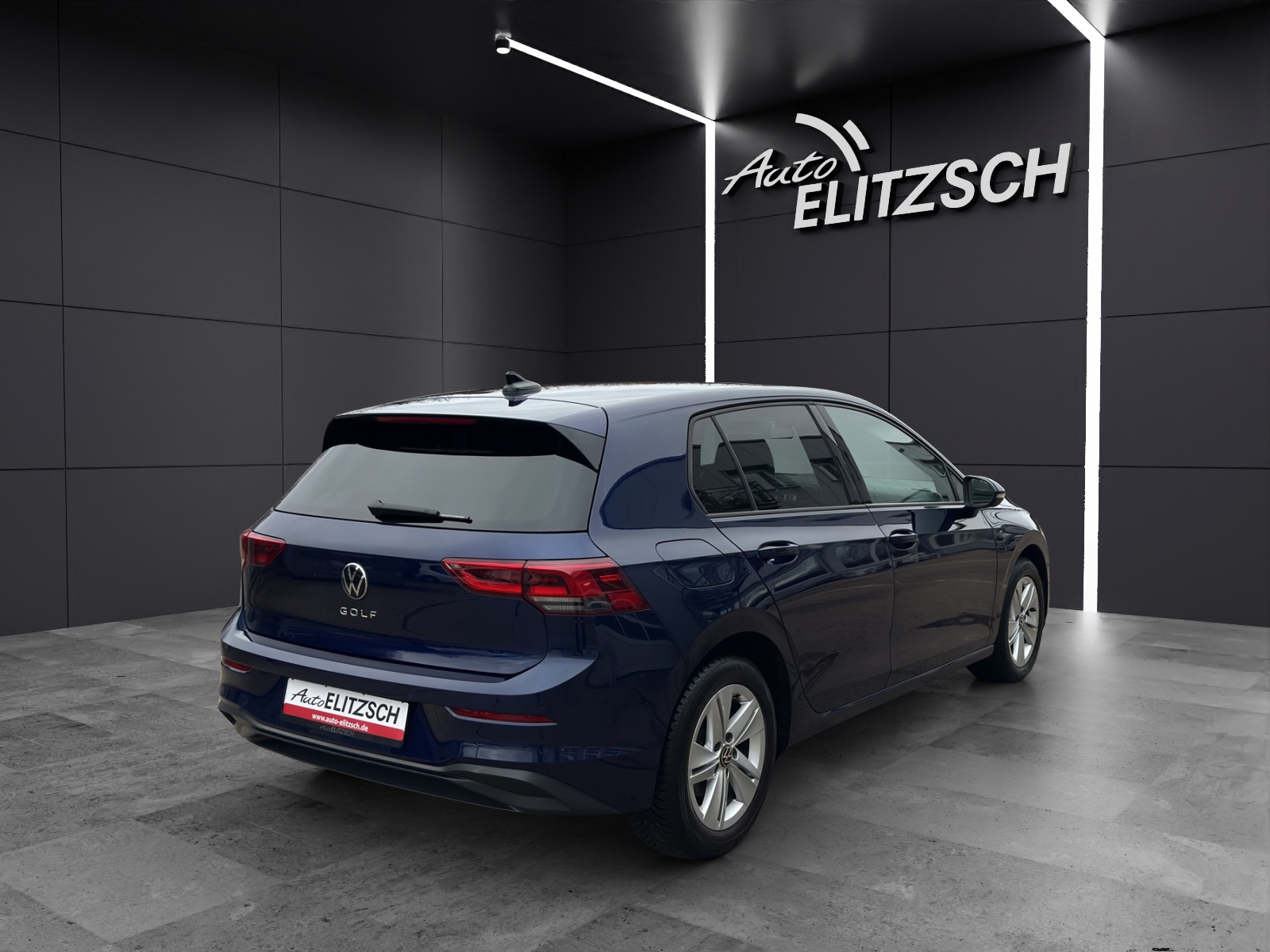 Fahrzeugabbildung Volkswagen Golf VIII TSI LED GRA PDC SHZ AID LM