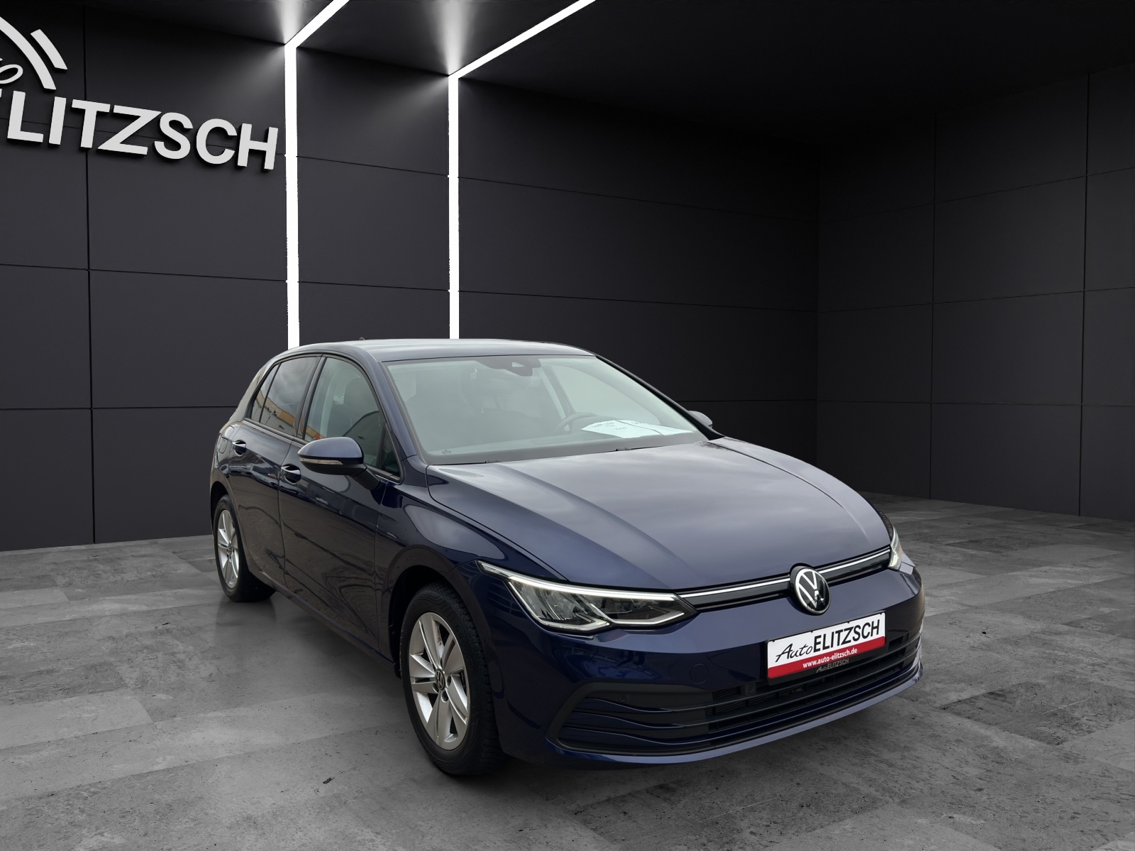 Fahrzeugabbildung Volkswagen Golf VIII TSI LED GRA PDC SHZ AID LM