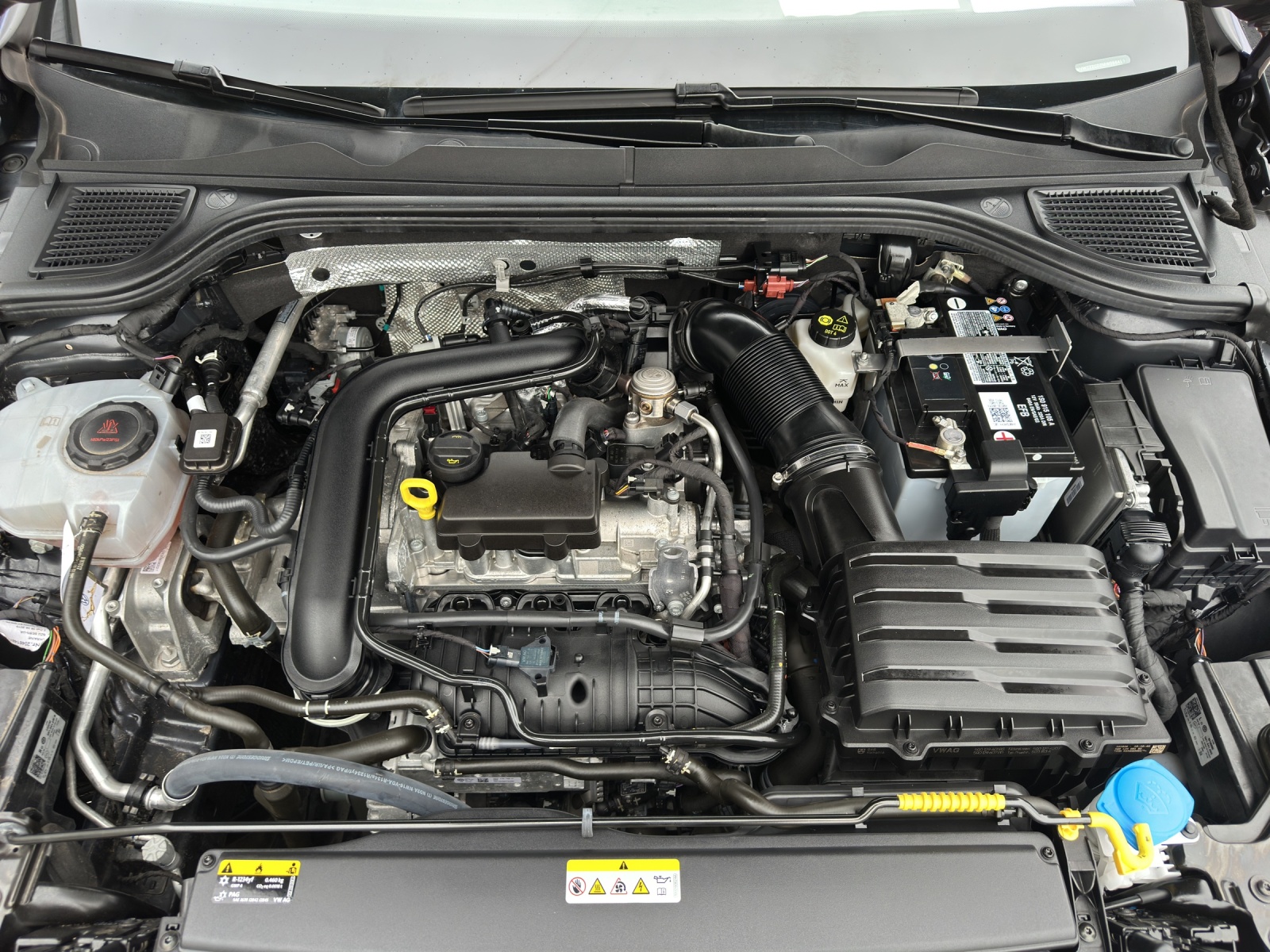 Fahrzeugabbildung Volkswagen Golf VIII TSI LED GRA PDC SHZ AID LM