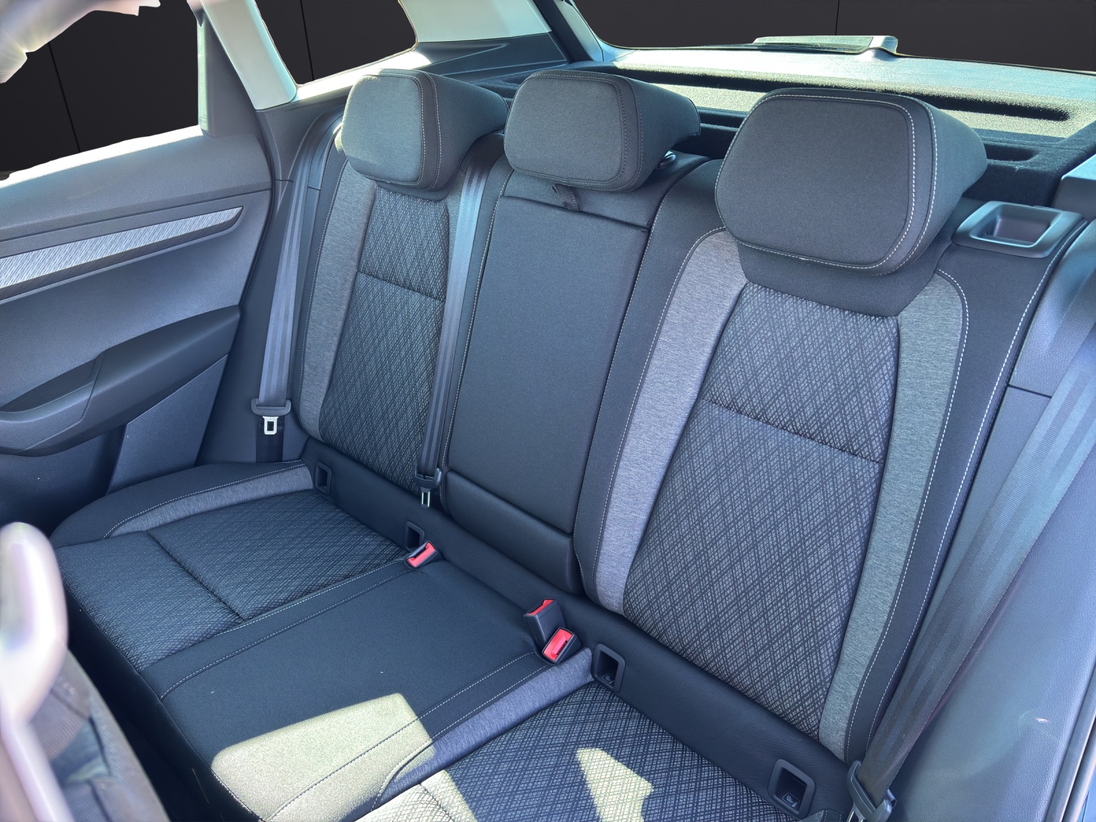 Fahrzeugabbildung SKODA Karoq Balance 1.5 TSI DSG AHZ LED RFK SH ACC Climatronic