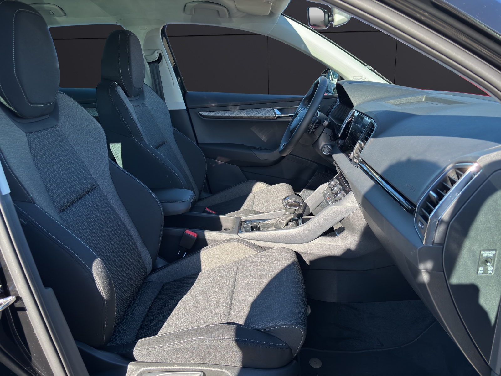 Fahrzeugabbildung SKODA Karoq Balance 1.5 TSI DSG AHZ LED RFK SH ACC Climatronic