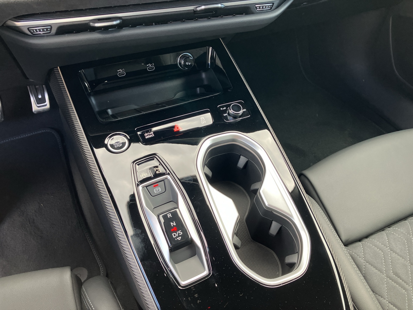 Fahrzeugabbildung Audi Audi A6 Avant 2.0 TDI quattro edition one , S tronic, Tech plus, S Sportfahrwerk