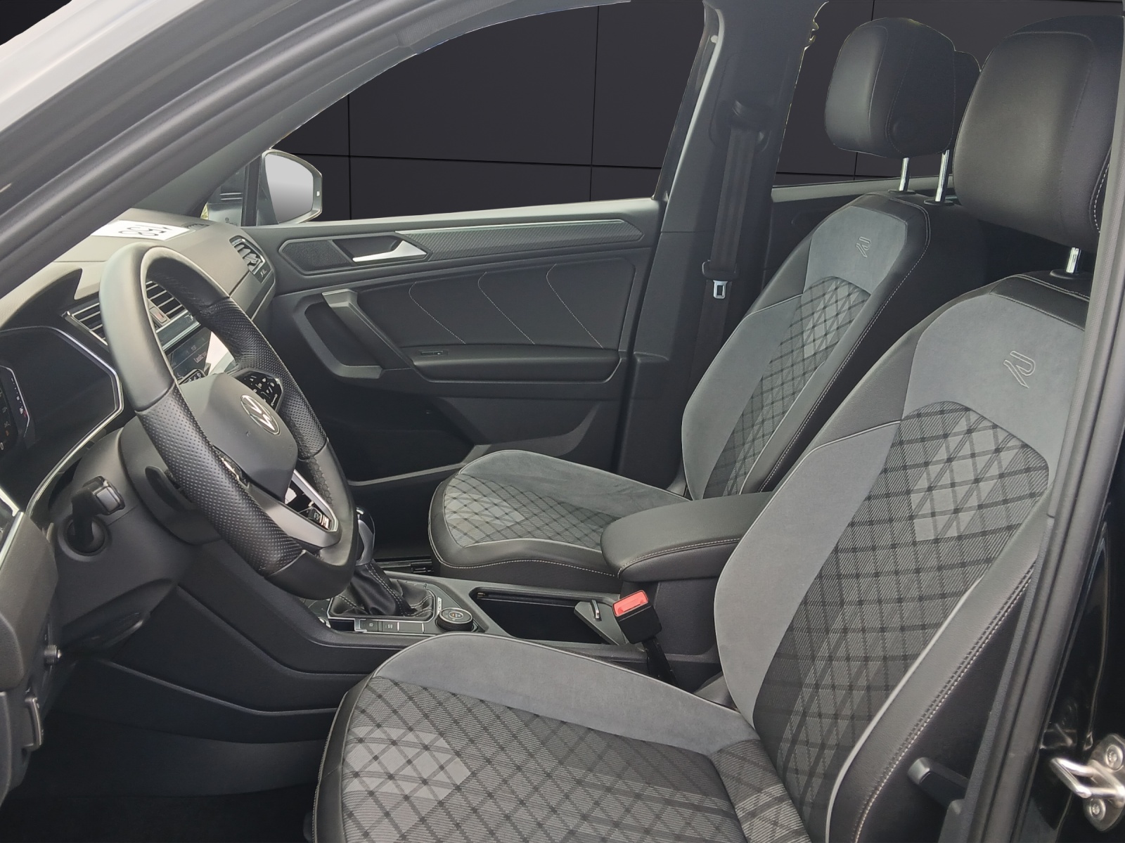 Fahrzeugabbildung Volkswagen Tiguan Allspace TSI R-Line DSG 4M Matrix AHK Navi HUD AID ACC RFK SH 20