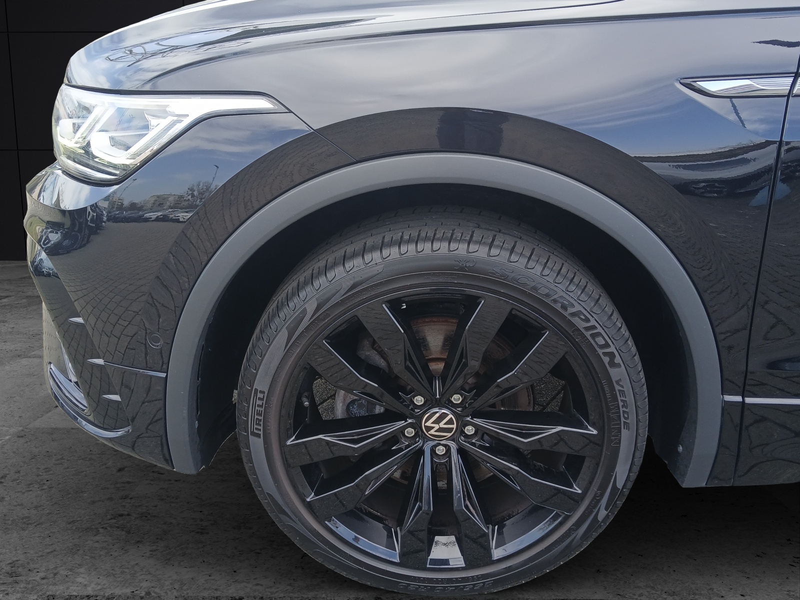 Fahrzeugabbildung Volkswagen Tiguan Allspace TSI R-Line DSG 4M Matrix AHK Navi HUD AID ACC RFK SH 20