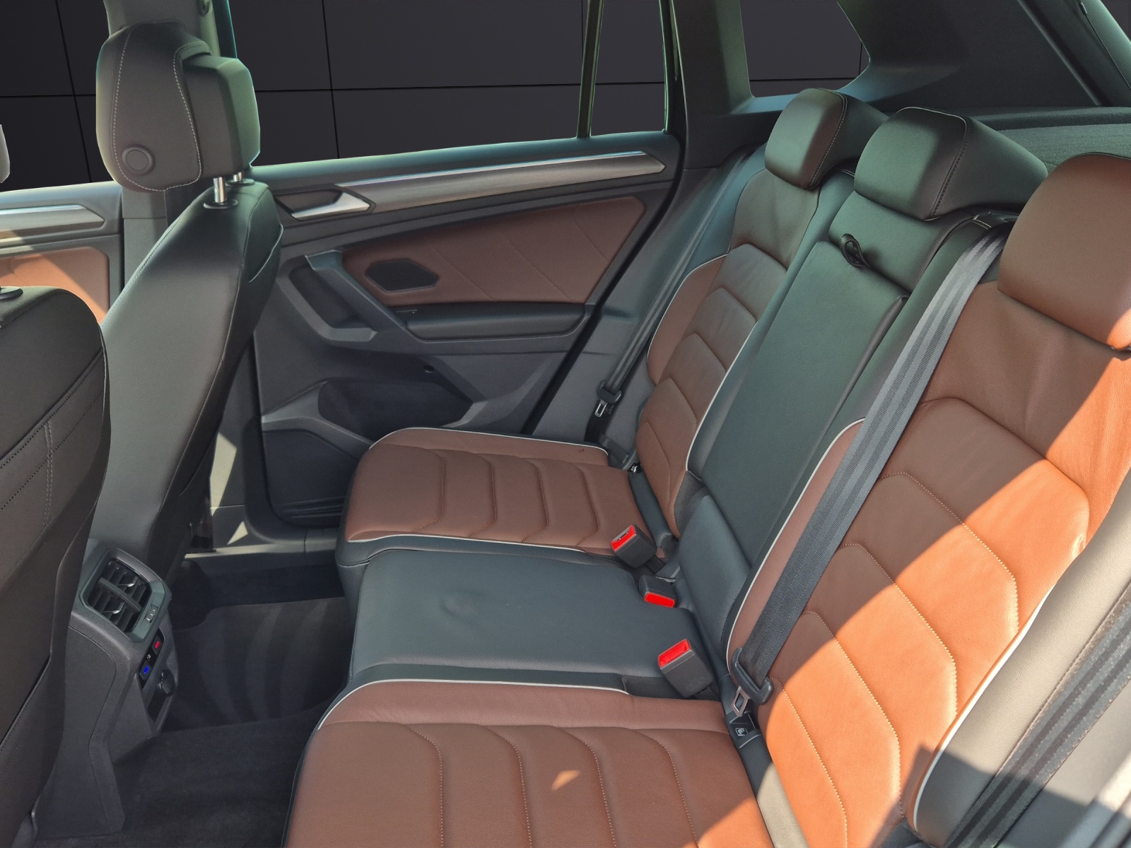 Fahrzeugabbildung Volkswagen Tiguan Elegance TSI DSG MATRIX NAVI RFK