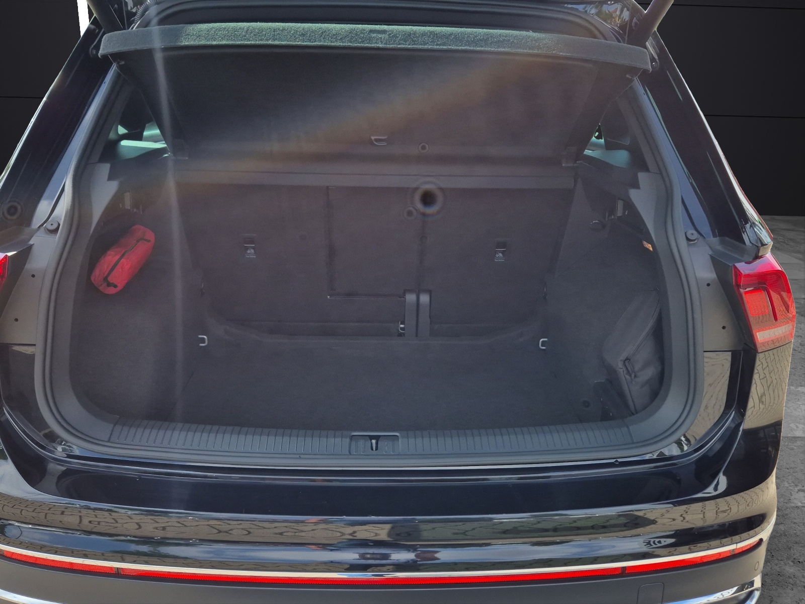 Fahrzeugabbildung Volkswagen Tiguan Elegance TSI DSG MATRIX NAVI RFK