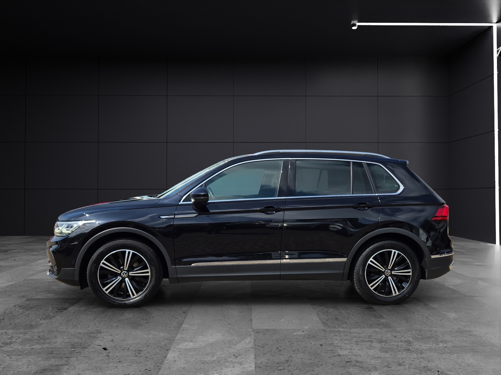 Fahrzeugabbildung Volkswagen Tiguan Elegance TSI DSG MATRIX NAVI RFK