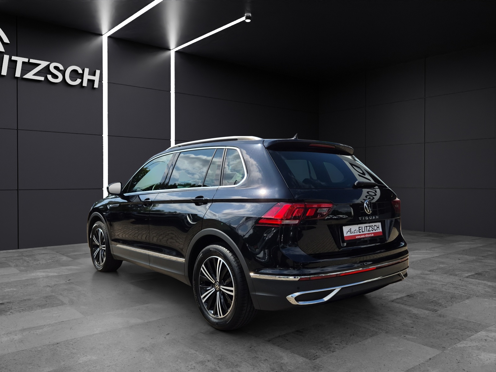 Fahrzeugabbildung Volkswagen Tiguan Elegance TSI DSG MATRIX NAVI RFK