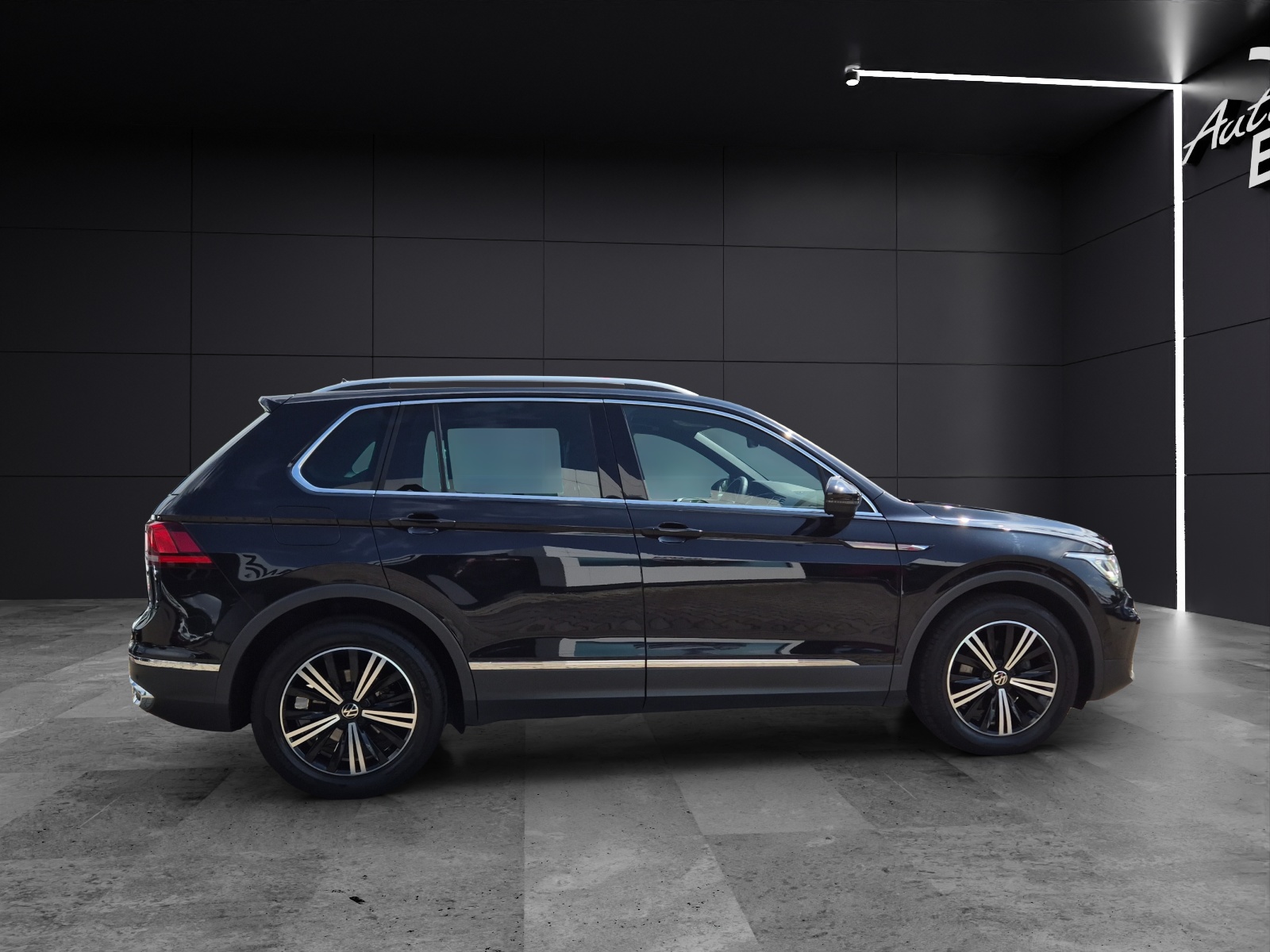 Fahrzeugabbildung Volkswagen Tiguan Elegance TSI DSG MATRIX NAVI RFK