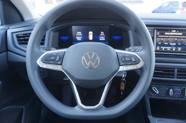 Fahrzeugabbildung Volkswagen Taigo TSI LED AHK SH PDC Klima DAB+