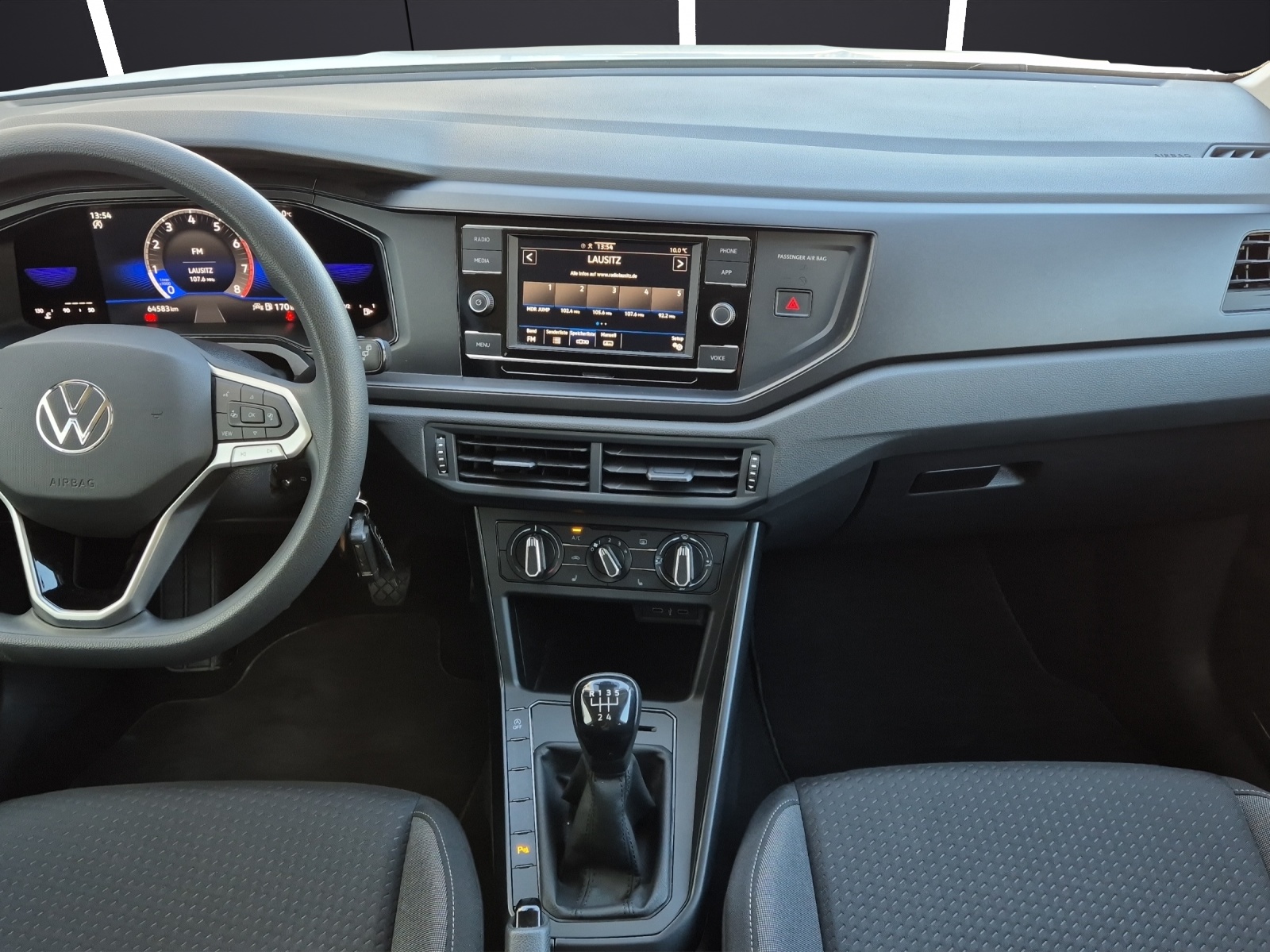 Fahrzeugabbildung Volkswagen Taigo TSI LED AHK SH PDC Klima DAB+